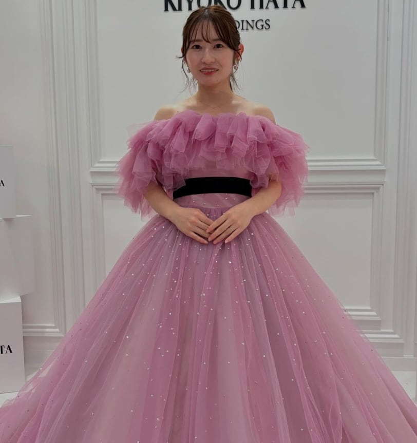 カラードレス オフショルダー サッシュベルト キラキラドレス 薄ピンク  