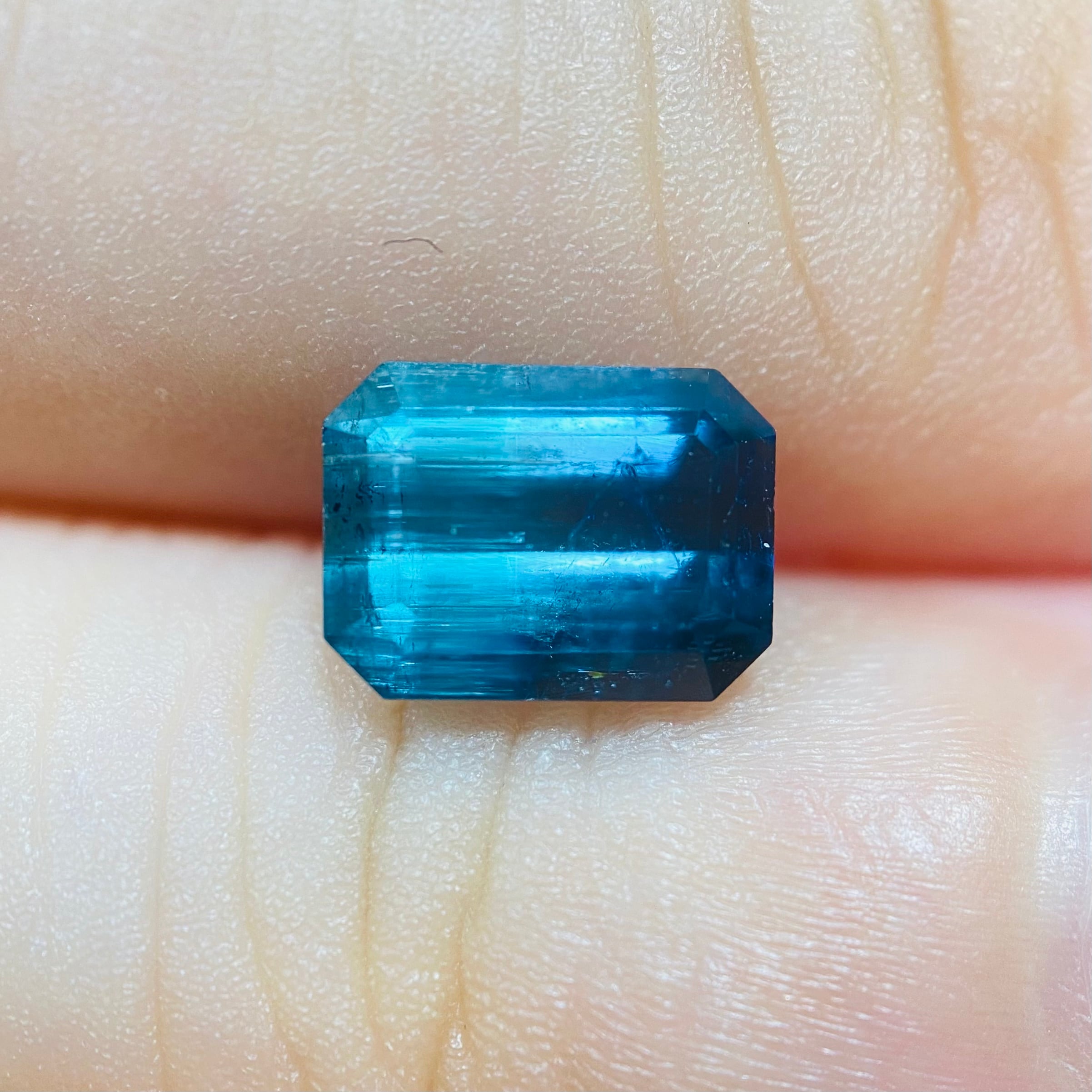 鮮やかで深い海　バイカラートルマリン