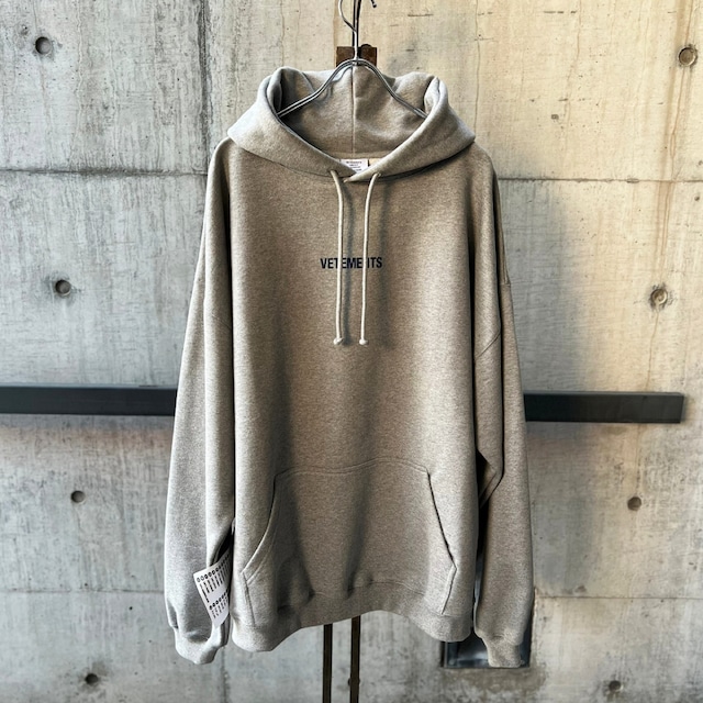 VETEMENTS  LOGOLABELHOODIE  GREYNAVY