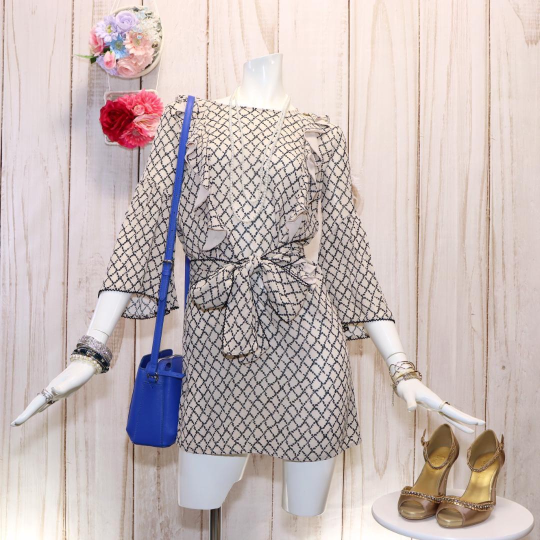 エリザベッタフランキ　総ロゴ　ラッフルワンピース　38 美品 エリザベッタフランキ総ロゴラッフルワンピース38 美品