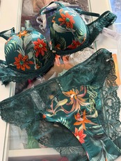 トロピカルな花々 モールドカップブラジャー  リズシャルメル