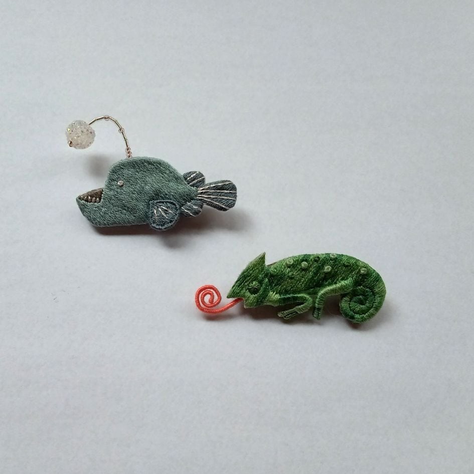 【ハンドメイド】グルーデコ★☆可愛いカメレオンのブローチ☆★スワロフスキー♪ 楽天市場】カメレオン ブローチの通販