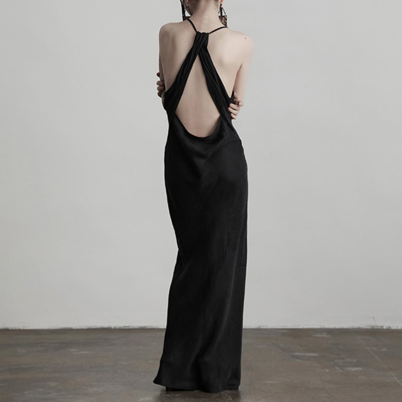 Cut-off back cross strap dress S1142