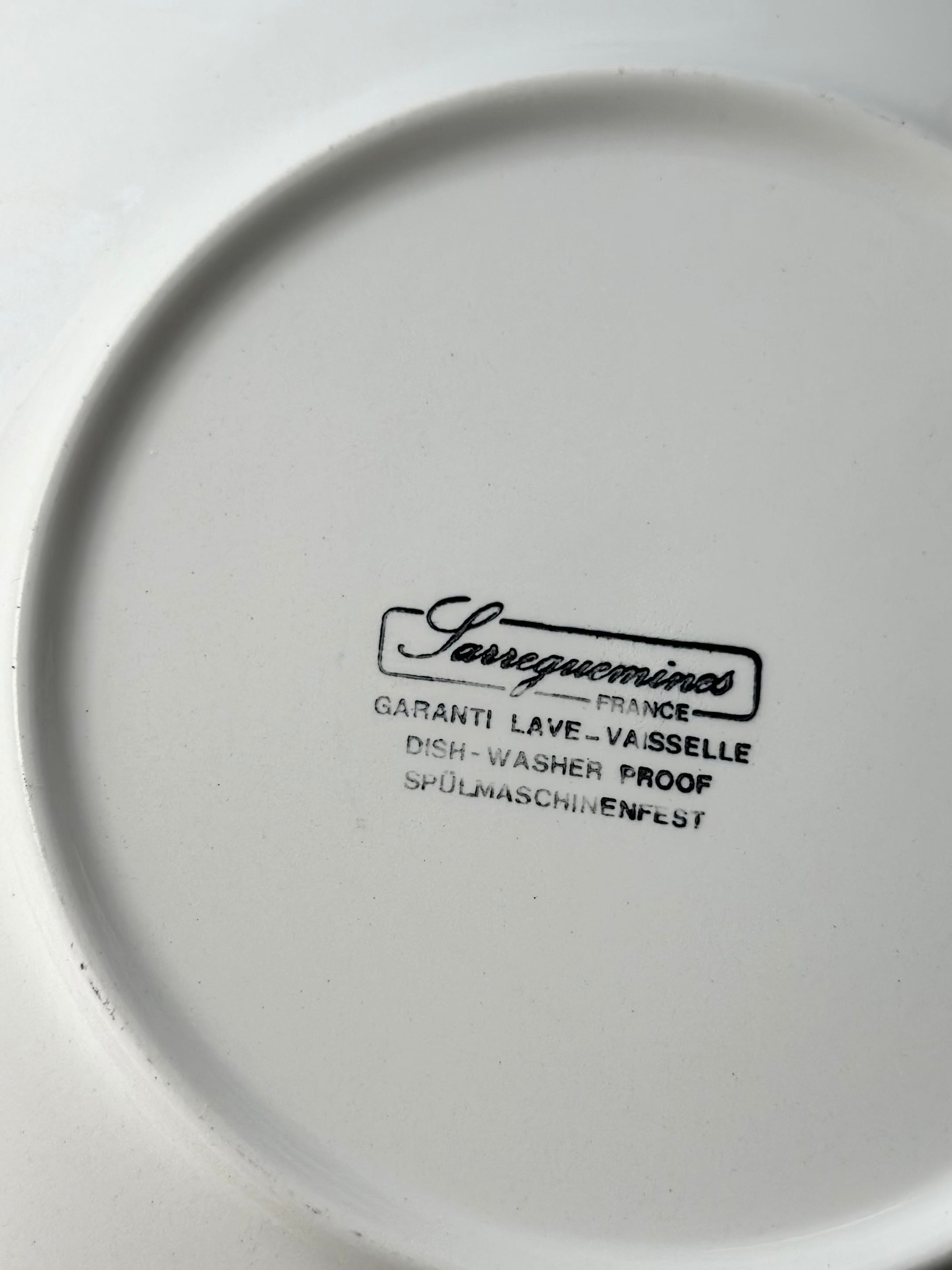 Sarreguemines サルグミンヌ / ルージュカラーのローズ柄プレート a