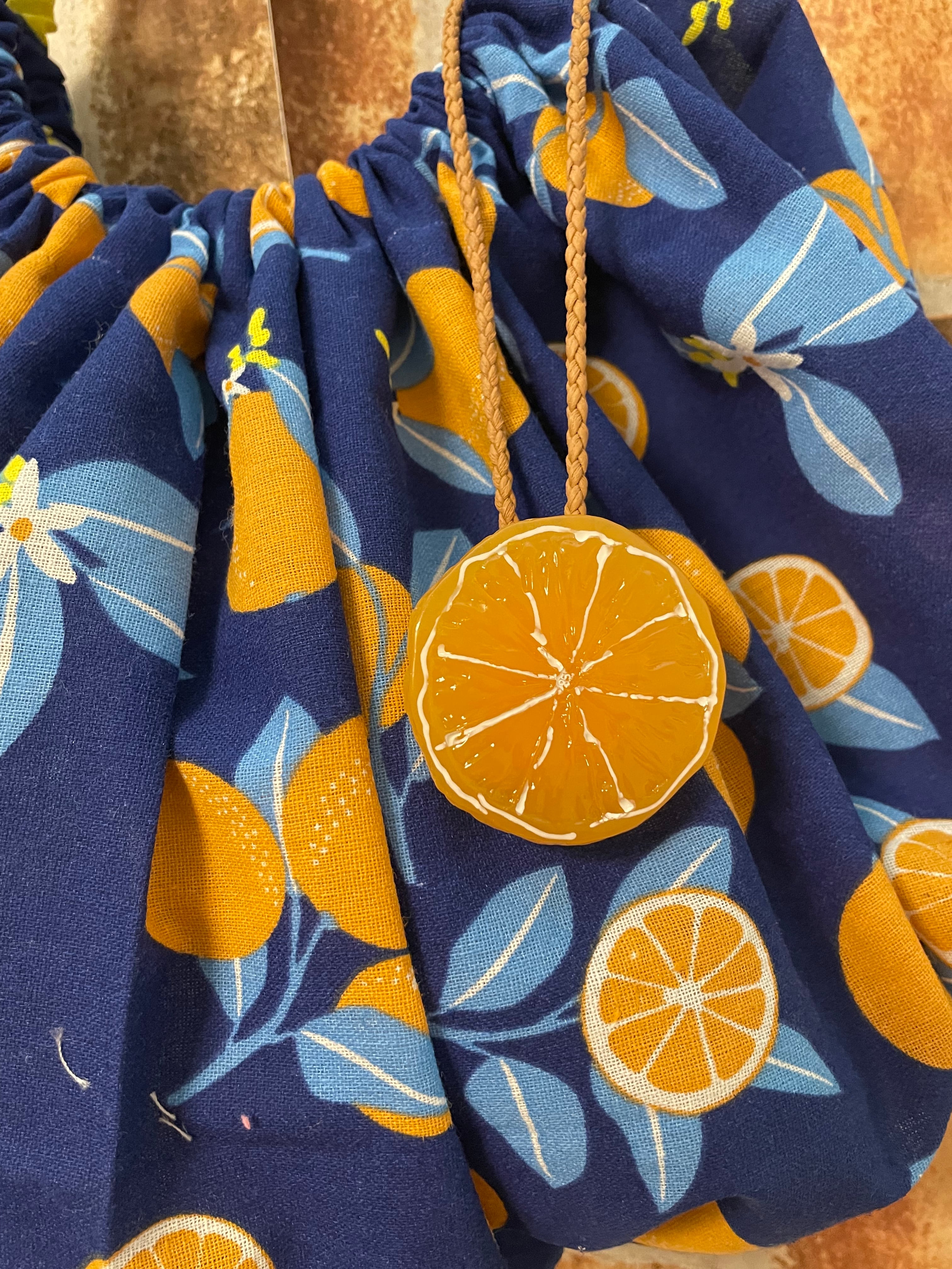 ギャザーたっぷりリングハンドルバッグ フルーツ柄オレンジ