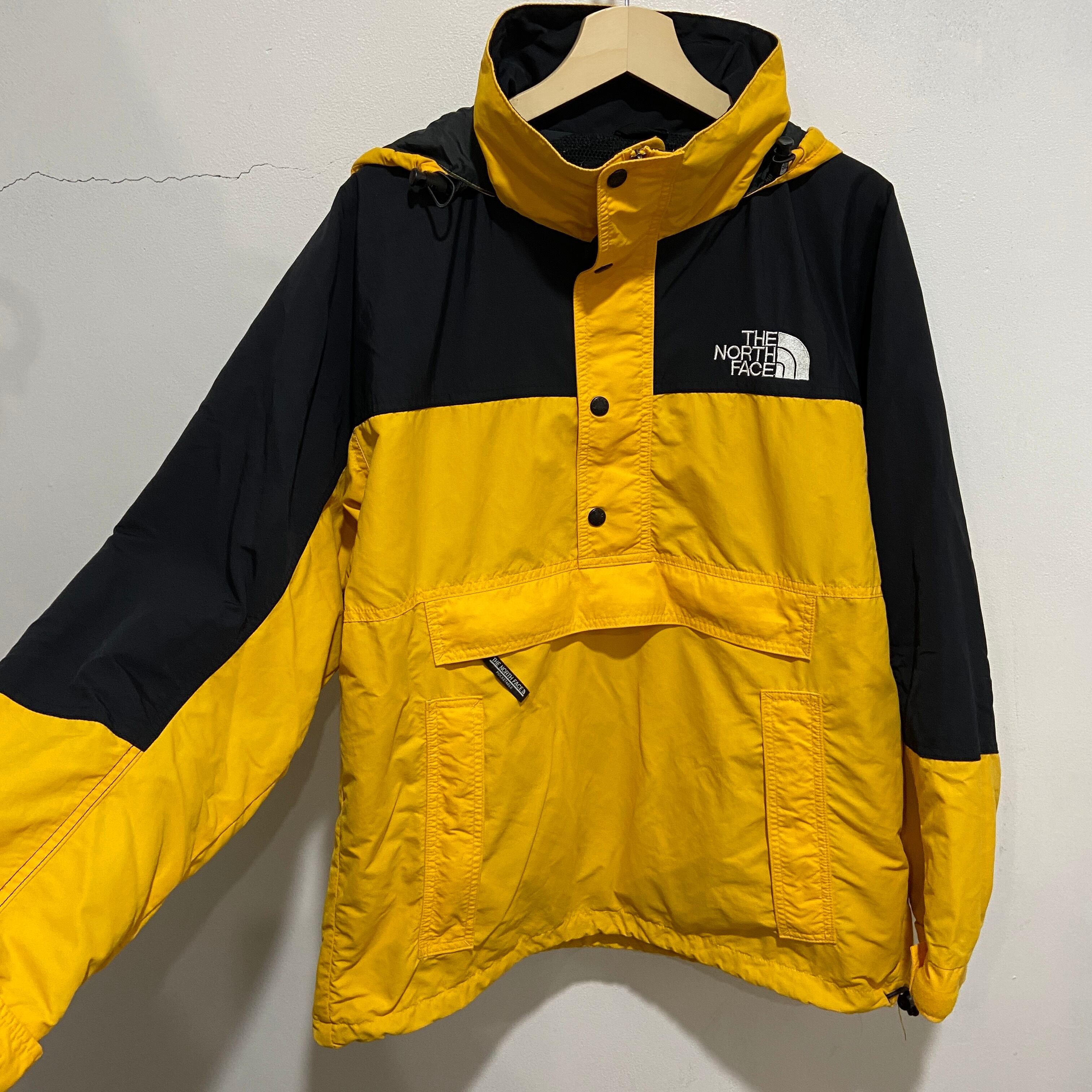 送料無料』THE NORTH FACE アノラックパーカー イエロー×ブラック