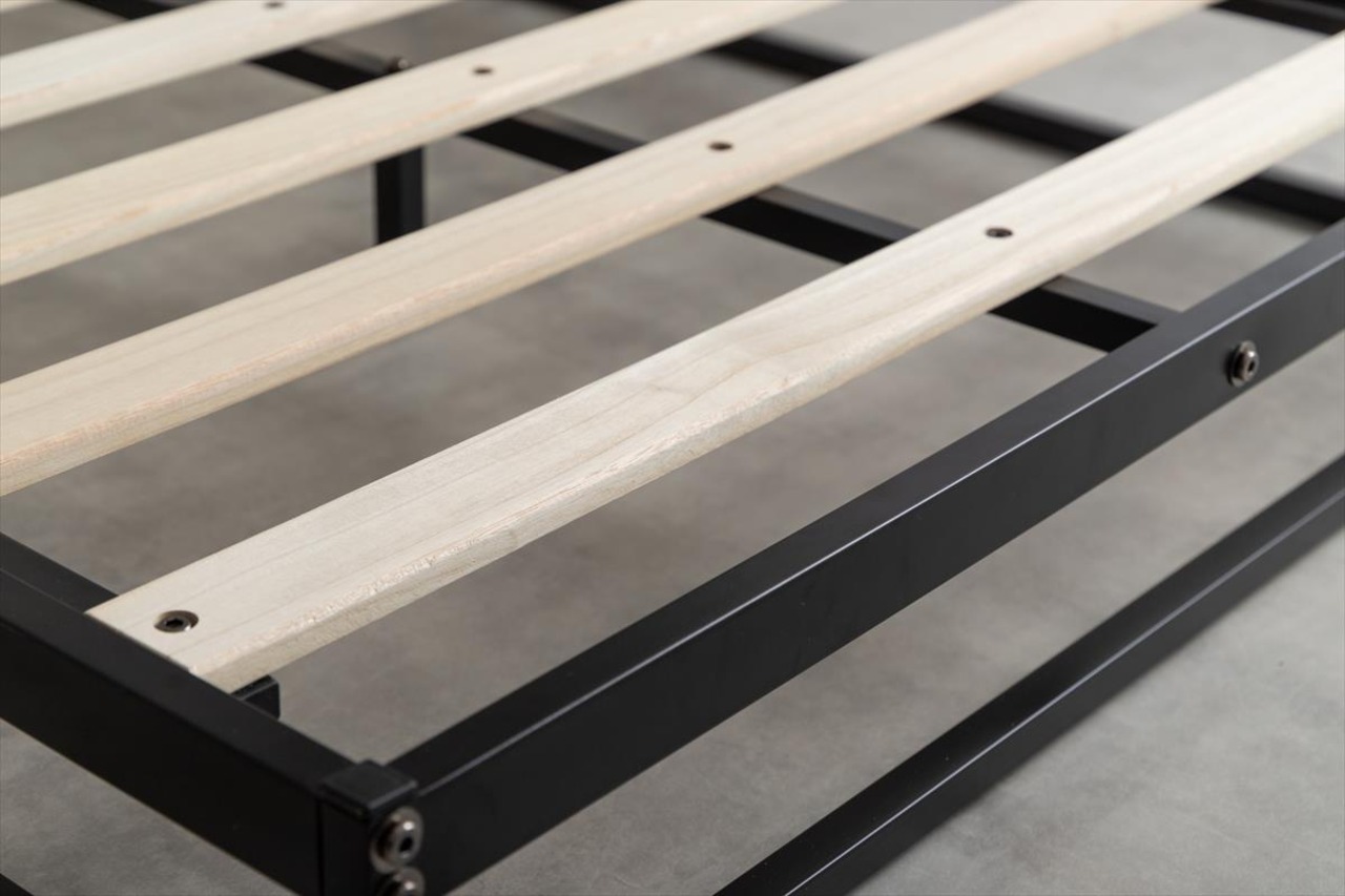 【セミダブル】Knok パイプすのこベッド(マットレス付き)