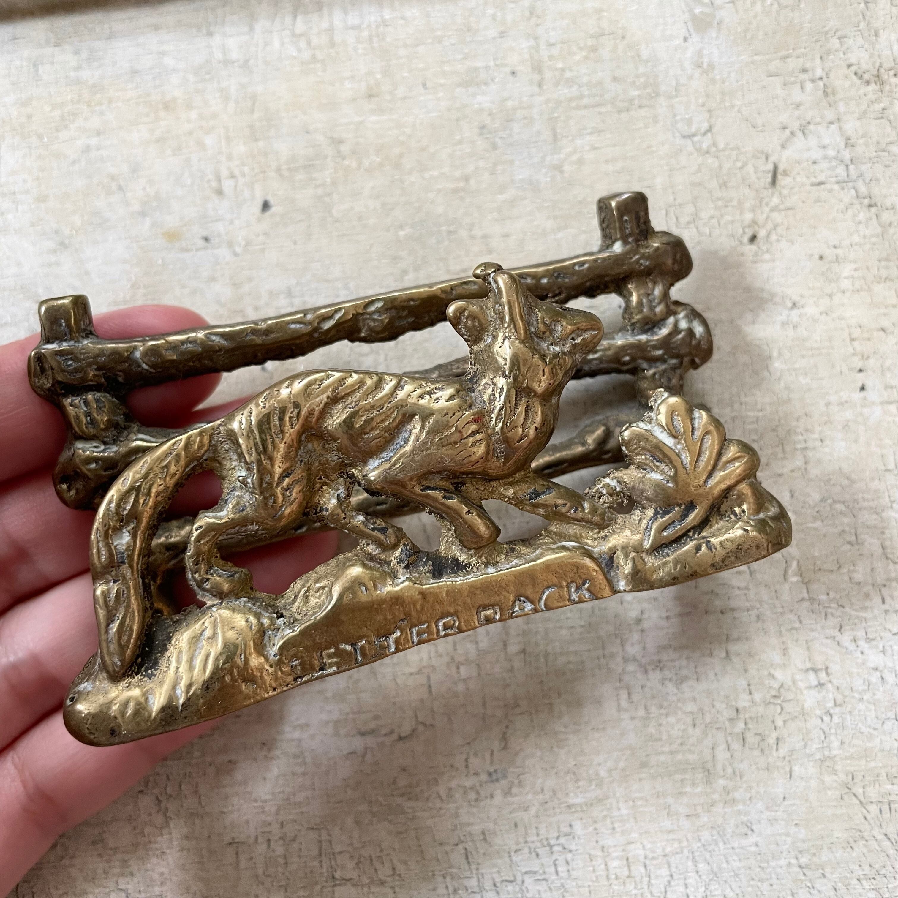 真鍮のおおかみのカードスタンド