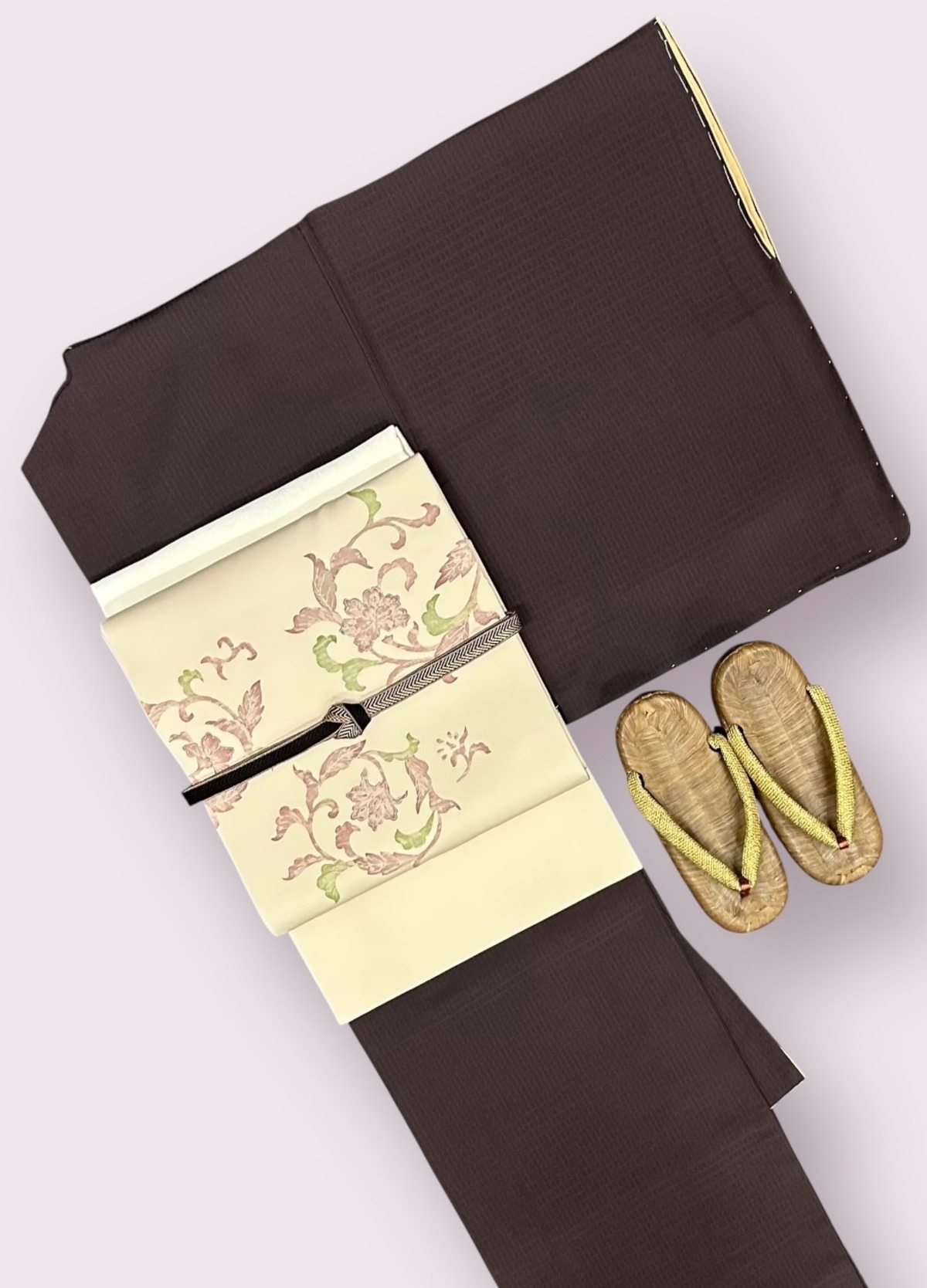 色無地紅正絹蝶の地模様一ツ紋