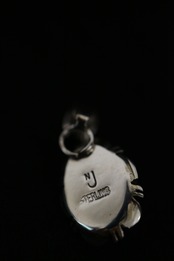 ナバホ族 Norvin Johnson（ノービン・ジョンソン）作ターコイズペンダント