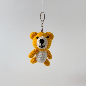 クマのあみぐるみキーホルダー（イエロー）｜Bear Amigurumi Keychain Yellow