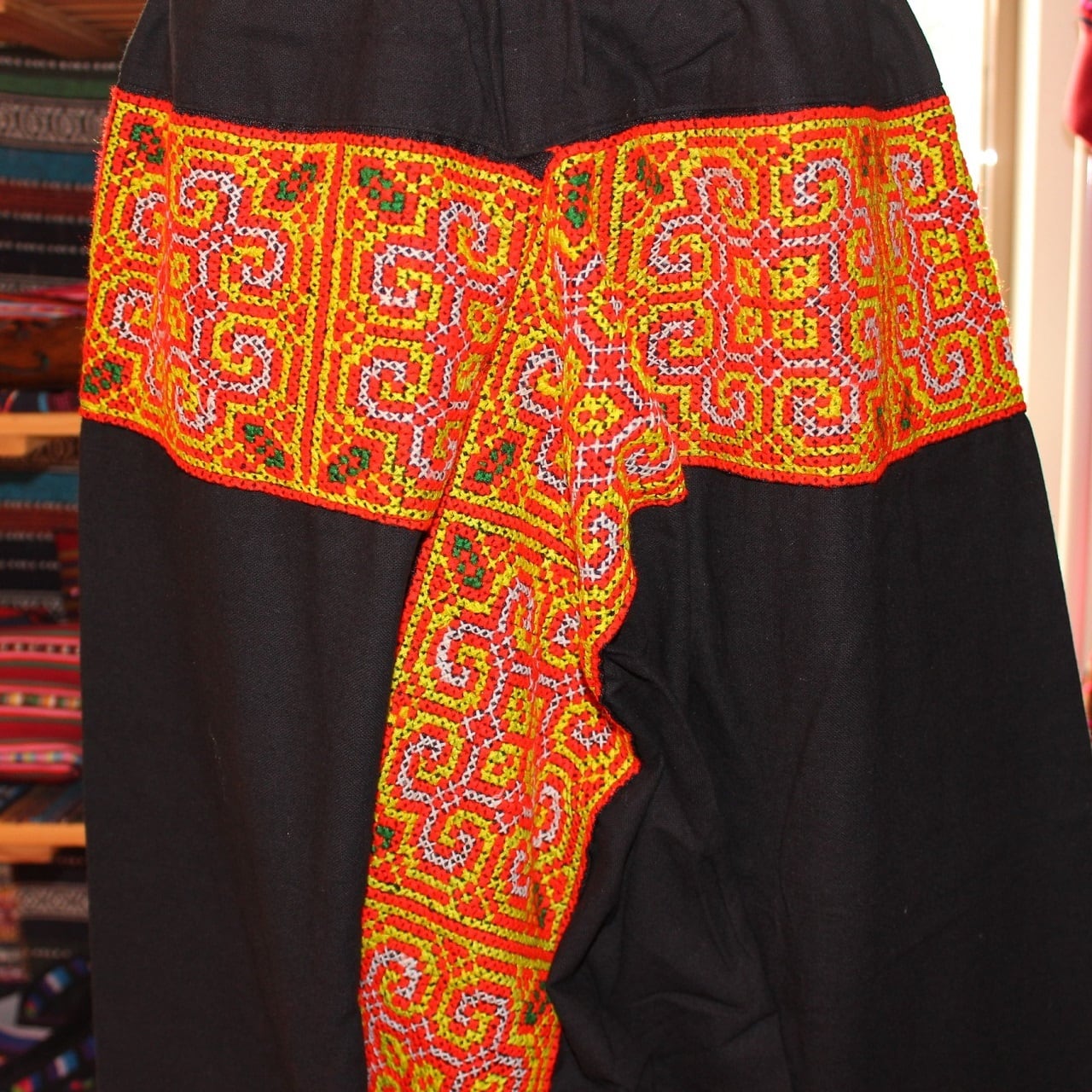 モン族サルエルパンツＡ７ モン族サルエルパンツA7 モン族 サルエルパンツ 一点物 刺繍パンツ