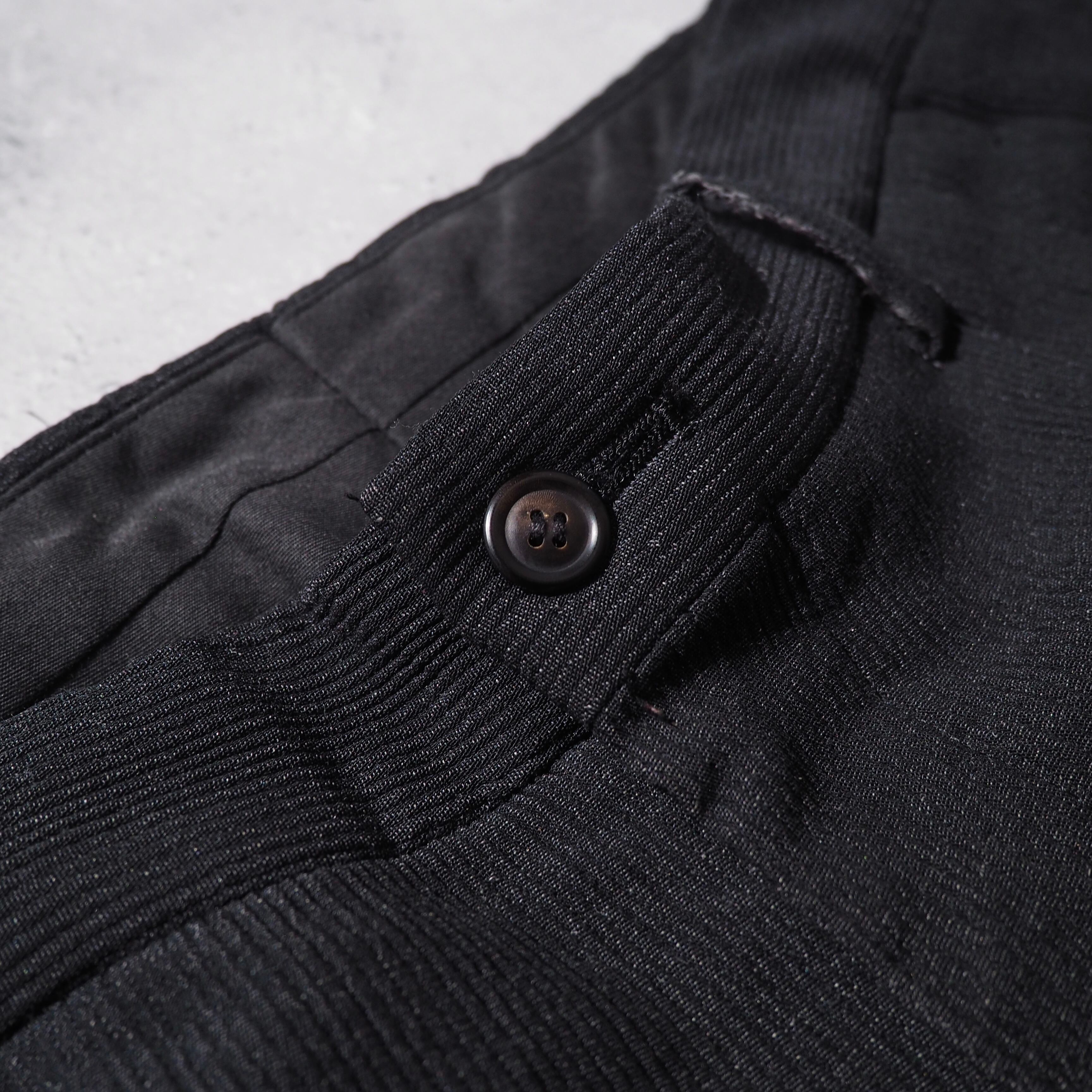 ” ISSEY MIYAKE MEN ” pleats line design two tuck dark gray slacks pants