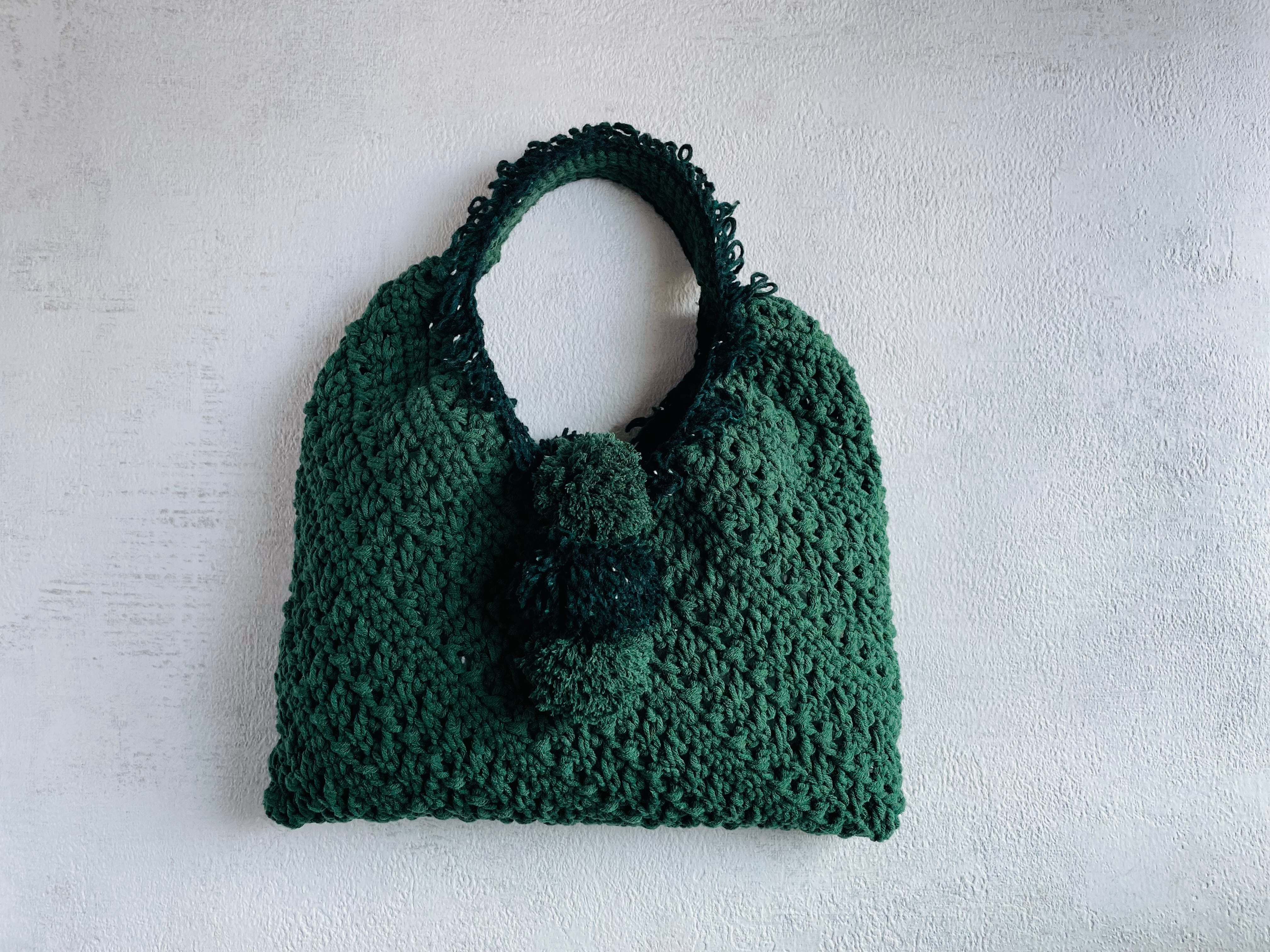 ネイビー ポンポン付き編みバッグ ネイビー ポンポン付き編みバッグ