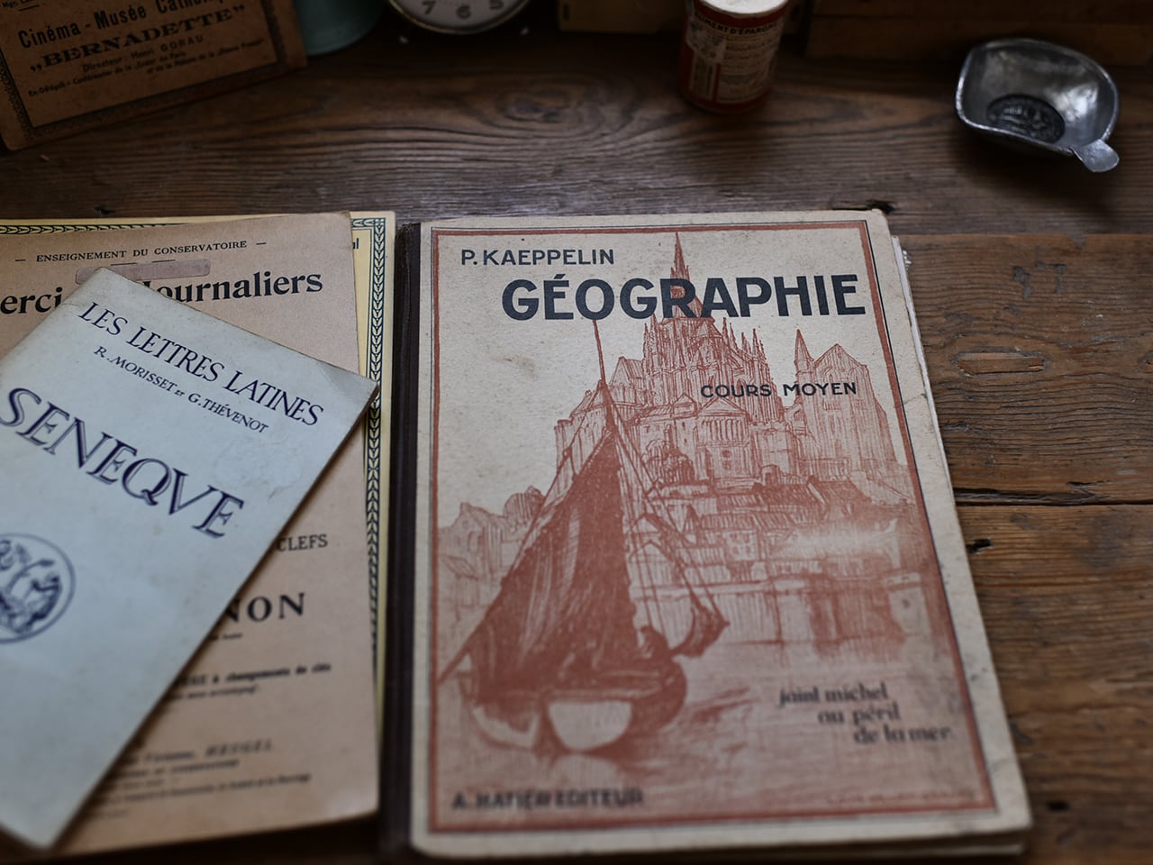 表紙のデッサンが美しい地理の本(B) *フランスアンティーク