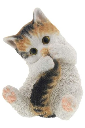 リアルすぎてドキッとするほど本物そっくりなネコの ガーデンオーナメント シッポをハムハムポーズ 三毛猫 猫好きな人へのプレゼント オブジェ 置物 エンプレットベール