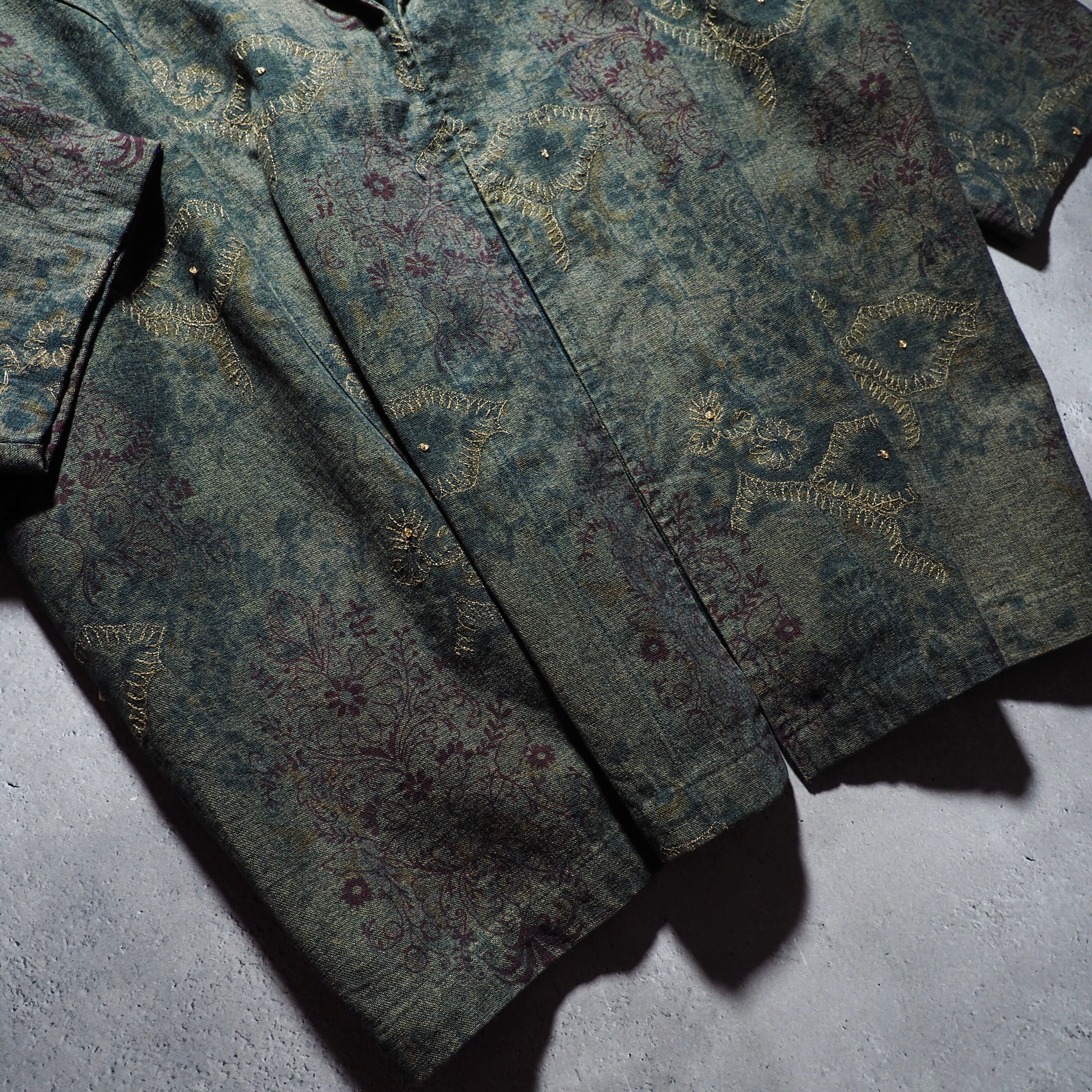 Beautiful ethnic art painted × Hand-dyed vintage half-length coat