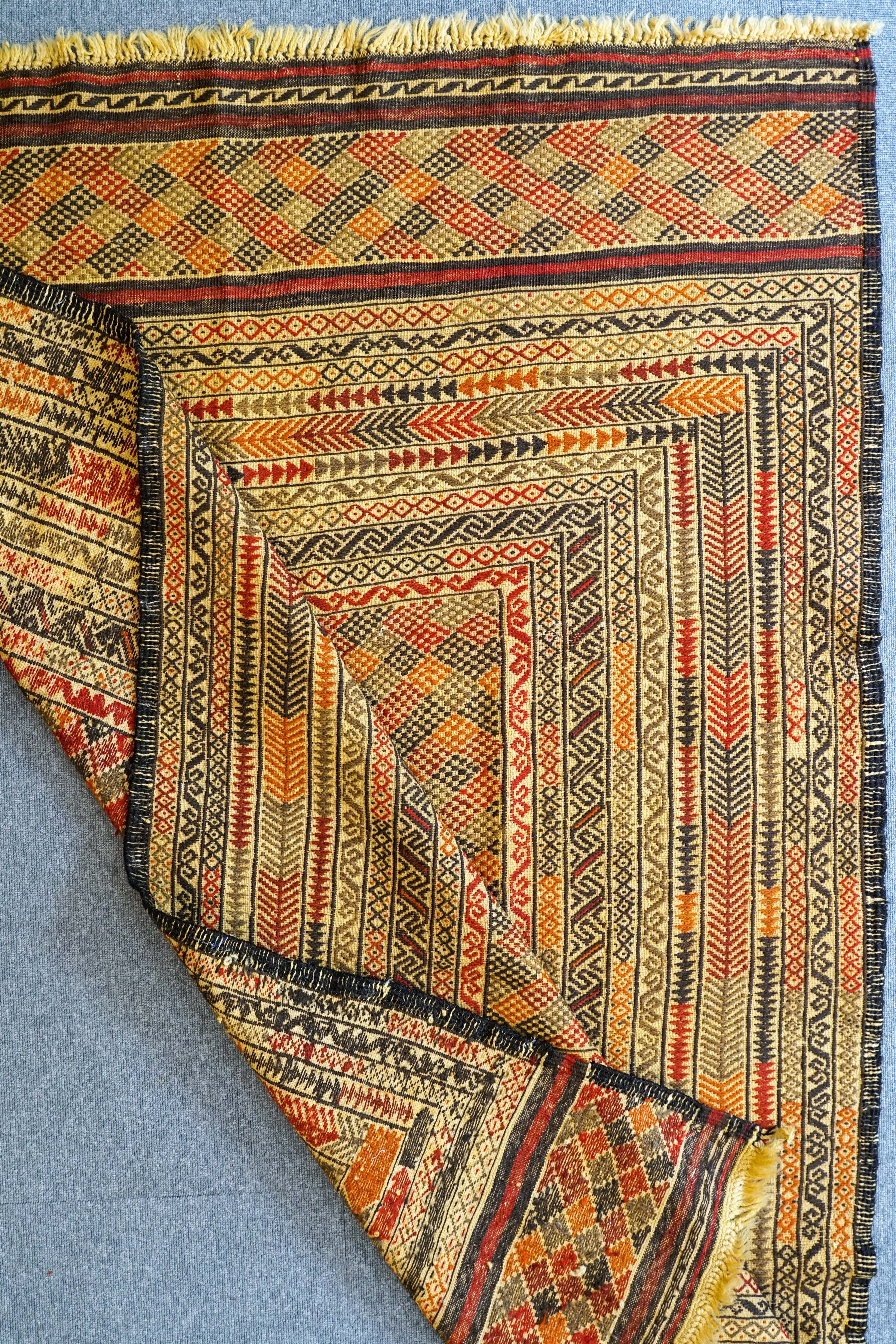 アフガニスタン オールド キリム 手織り絨毯 192×127cｍ リビングラグ-