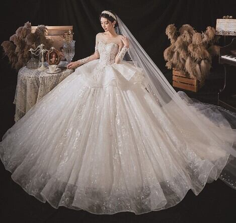 華やか ウエディングドレス ホワイト 繊細レース ミニトレーン/短  