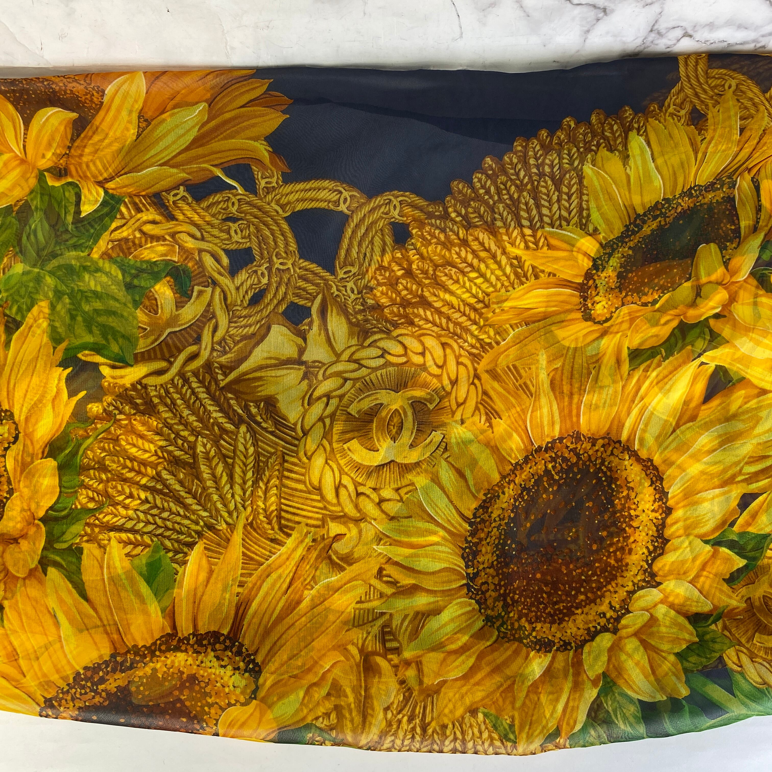 希少　CHANEL シルク100% 向日葵柄スカーフ 最終処分SALE】CHANEL シャネル シルク 向日葵 ひまわり