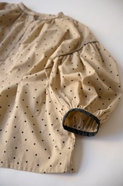 【suie】Polka dot gathered sleeve tunic/ポルカドットパフスリーブチュニック(ブラウン×ブラックドット)