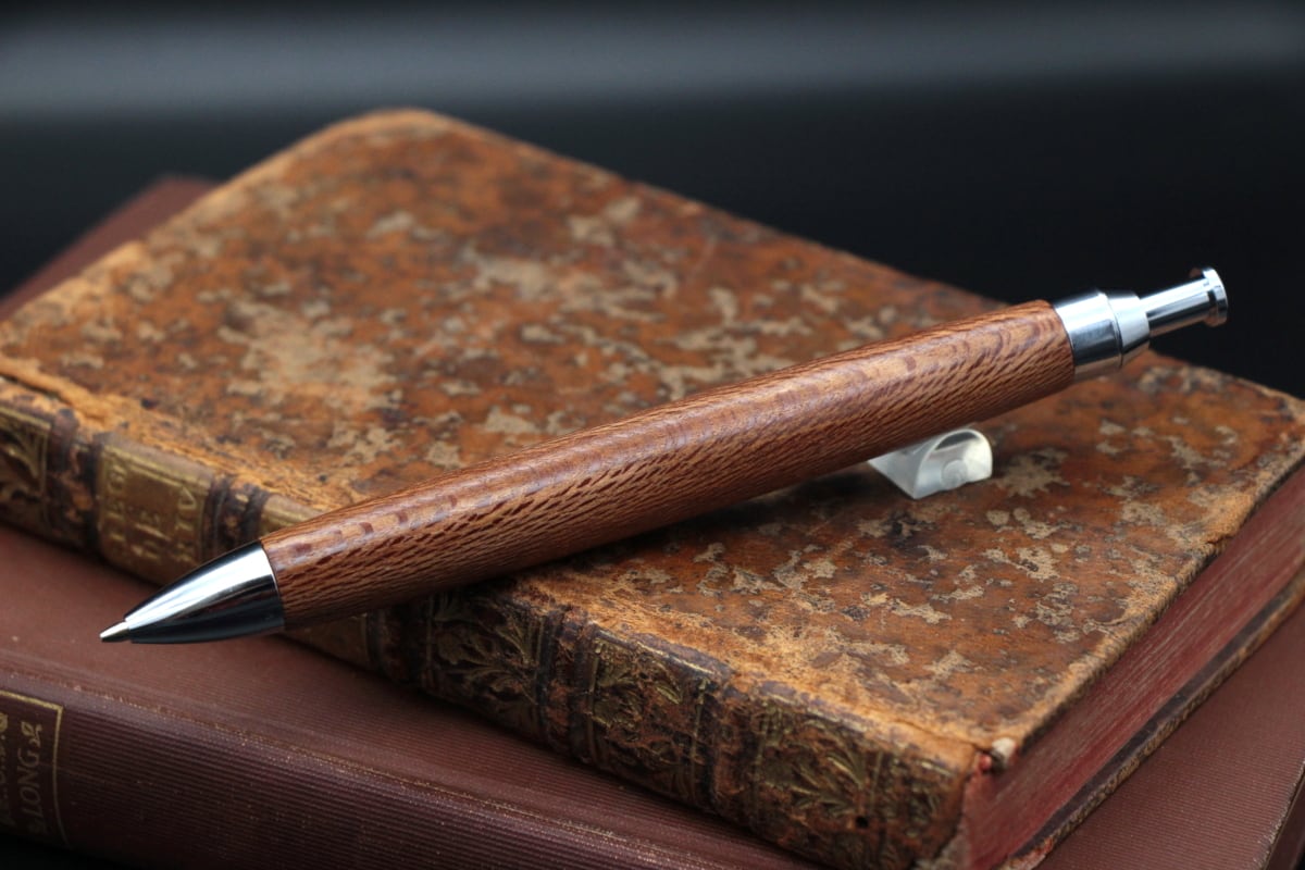 不思議な模様のシルバーハニーサックル・Pencil 0.5mm」木軸シャープ