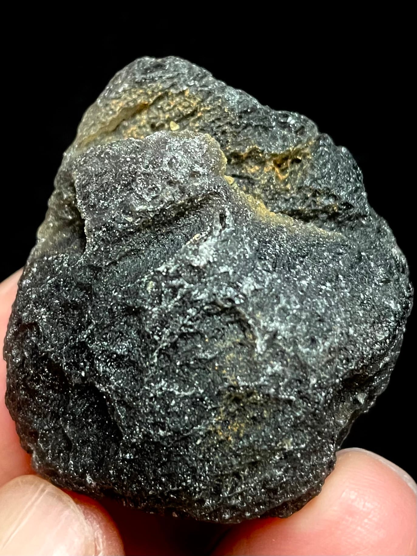 3) アグニマニタイト原石(大)