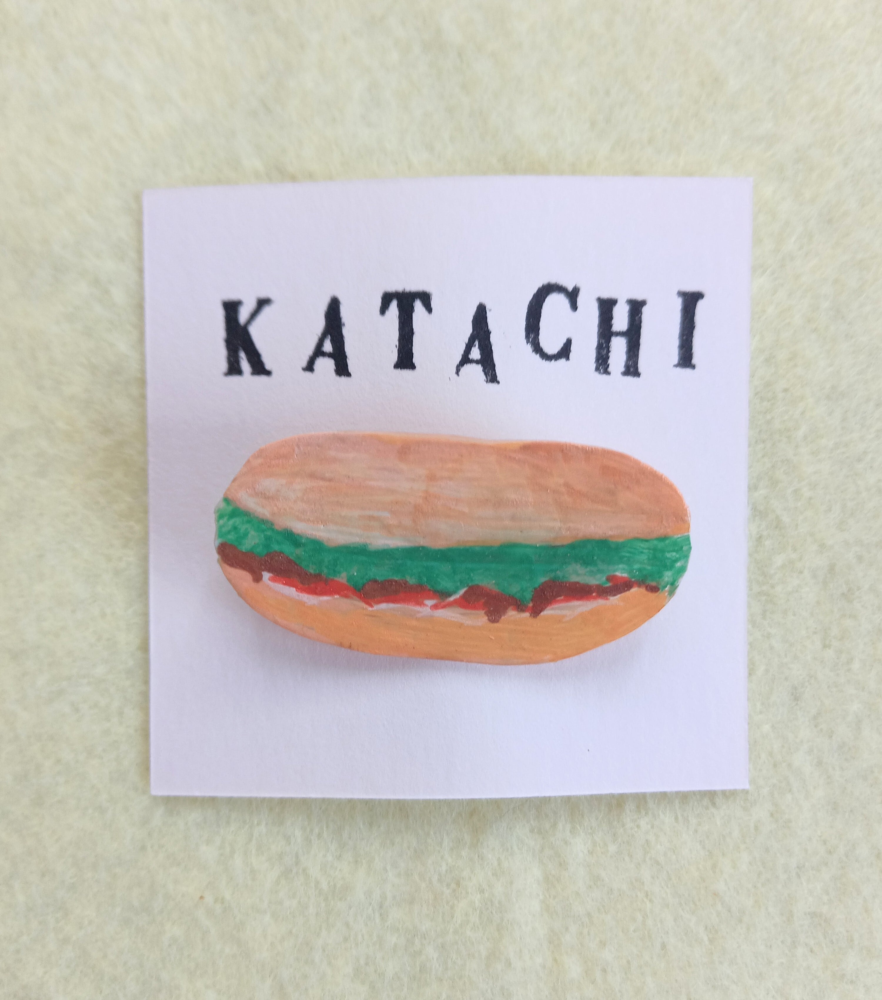 ヘンテコ　ブローチ　バインミー　ベトナム料理　フランスパン　手描き　一点もの