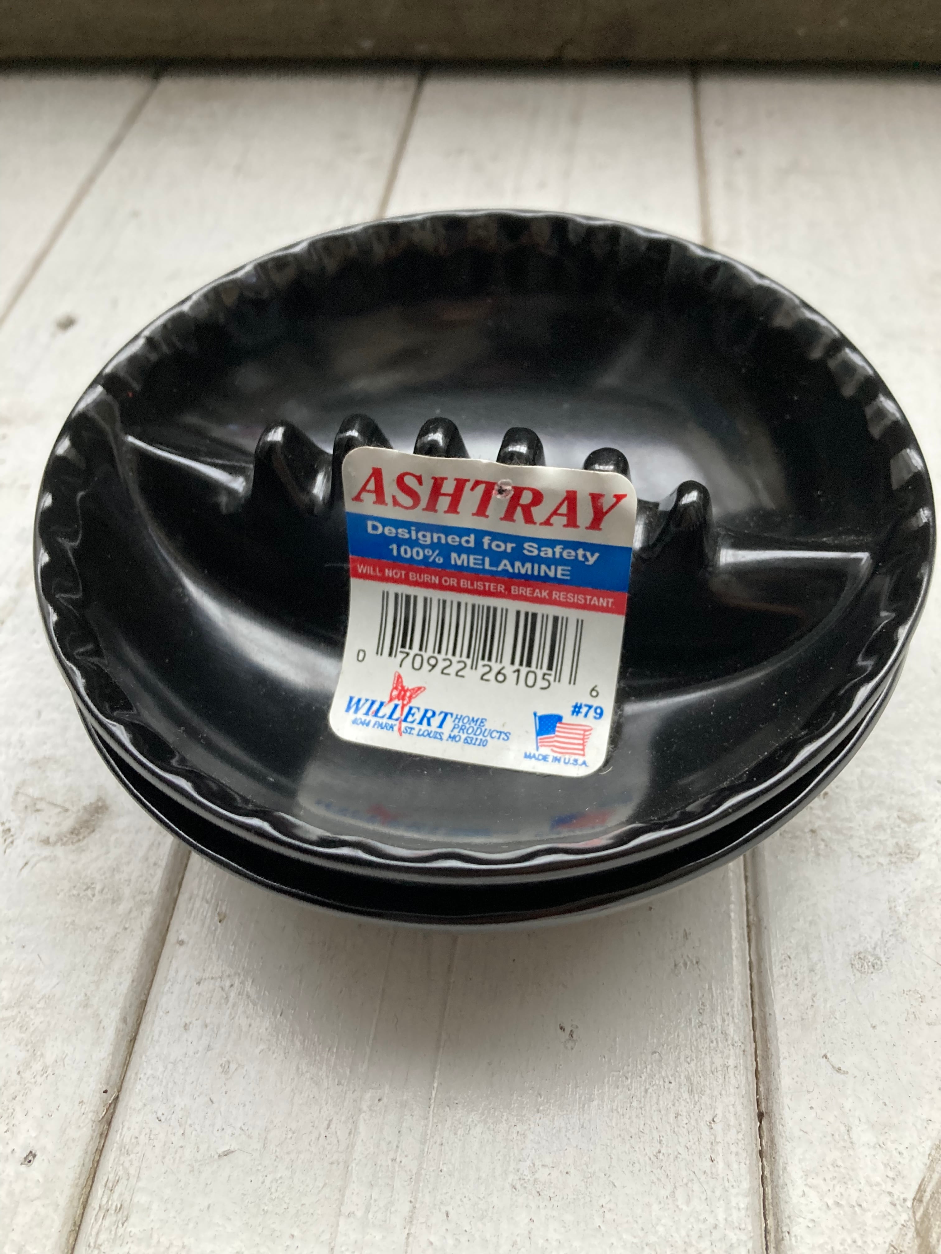 VINTAGE MELAMINE  ASHTRAY   (beady antiques)