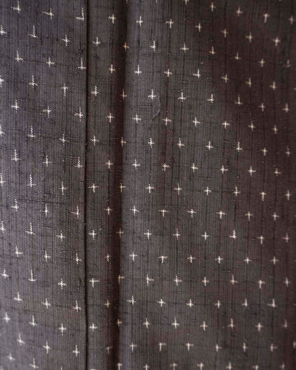 【袷】スモールサイズ 檳榔子染地 十字絣文 紬