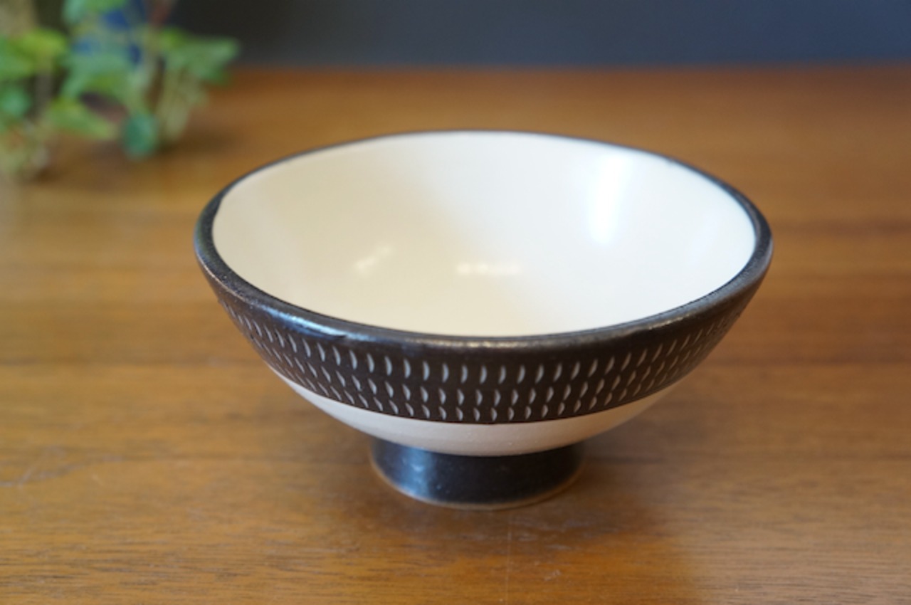 小石原焼  カネハ窯   お茶碗　小　黒白 ［23-387］