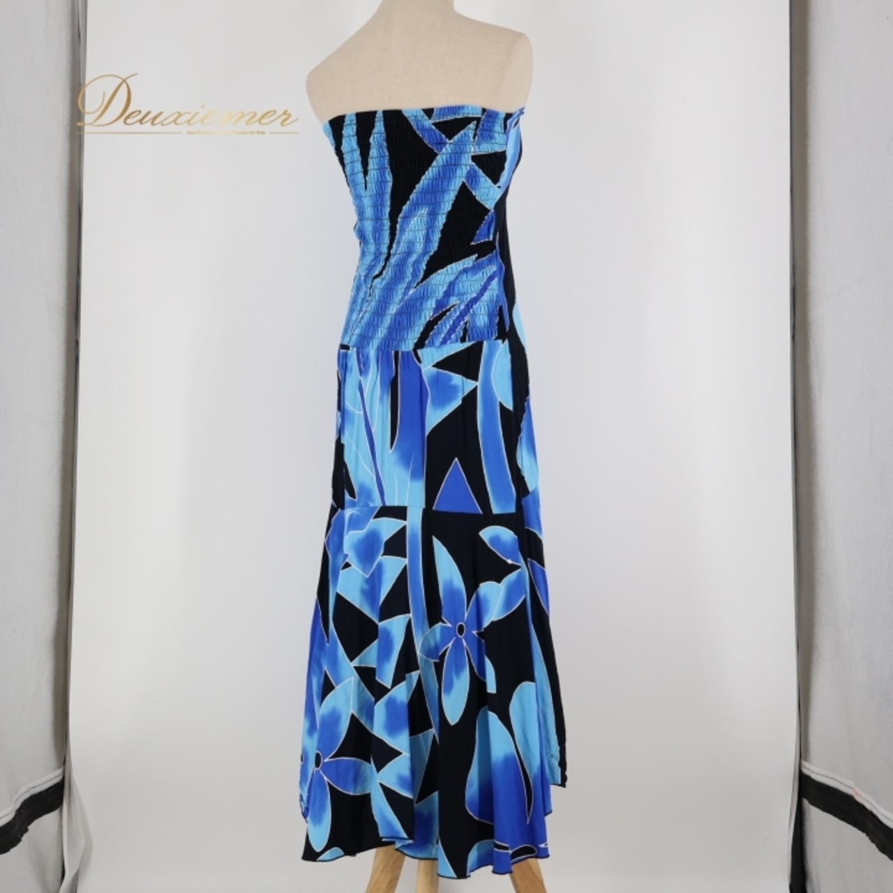 フラダンス 衣装 ワンピース ドレス ブルー系 アレミティ フラワープリント 花柄 フラワー ハワイアンプリント アロハ レッスン 練習 かわいい 上品 大人っぽい 鮮やか 華やか AREMITI ブラック系 ホワイト系 青 黒 白 レディース エレガント シンプル コーディネート