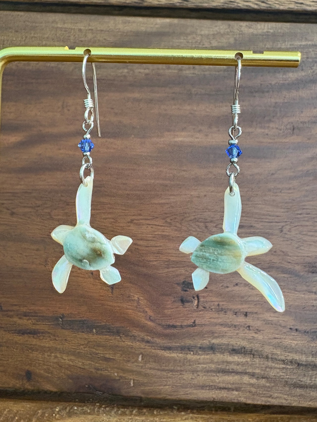 夜光貝の海ガメピアス