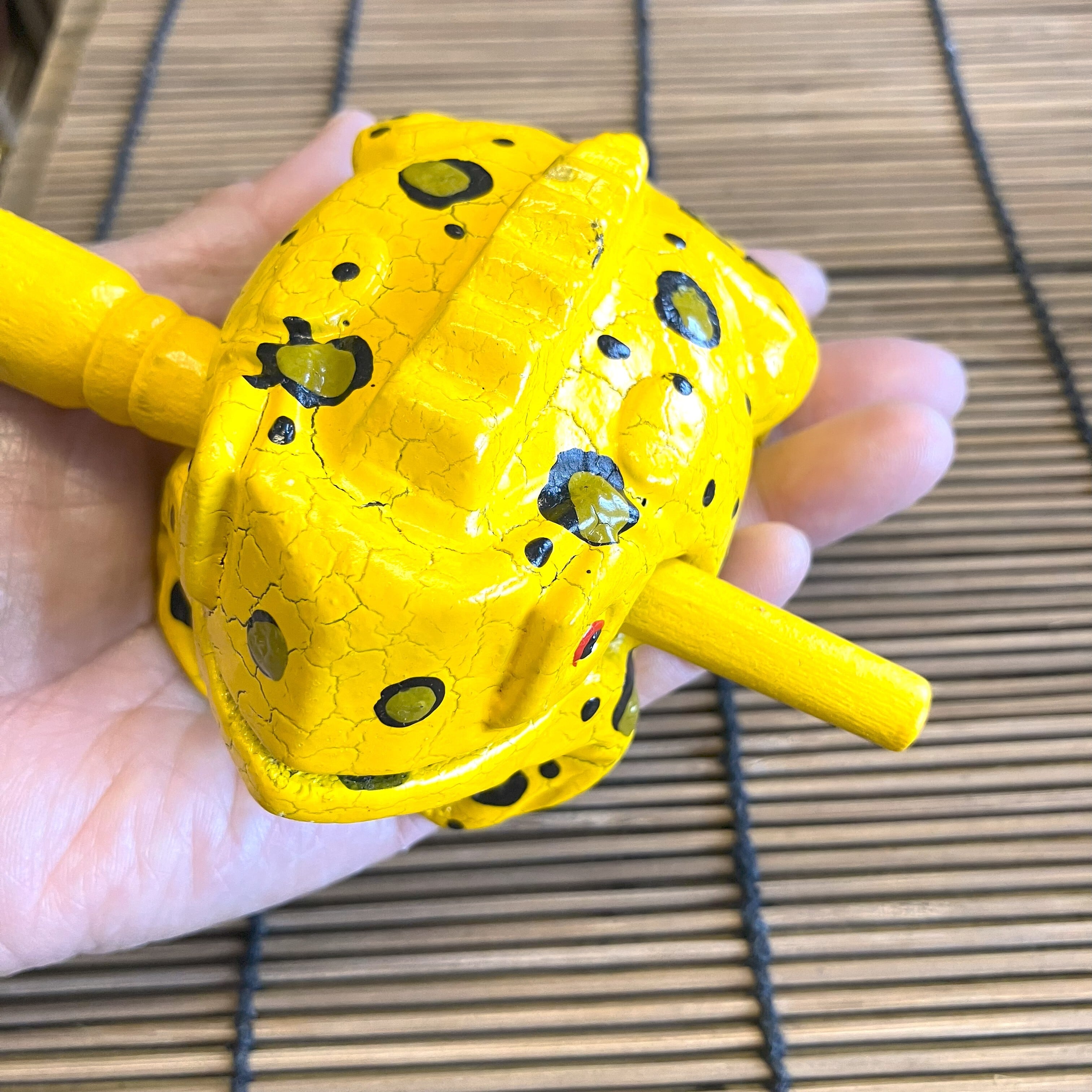 カエル 置物 ギロ 楽器 木製 イエロー タイ製 | ten6duca
