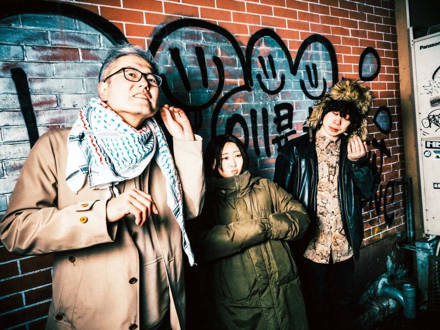 Discharming man / MOOS 「Discharming man / MOOS split」 | HOLIDAY