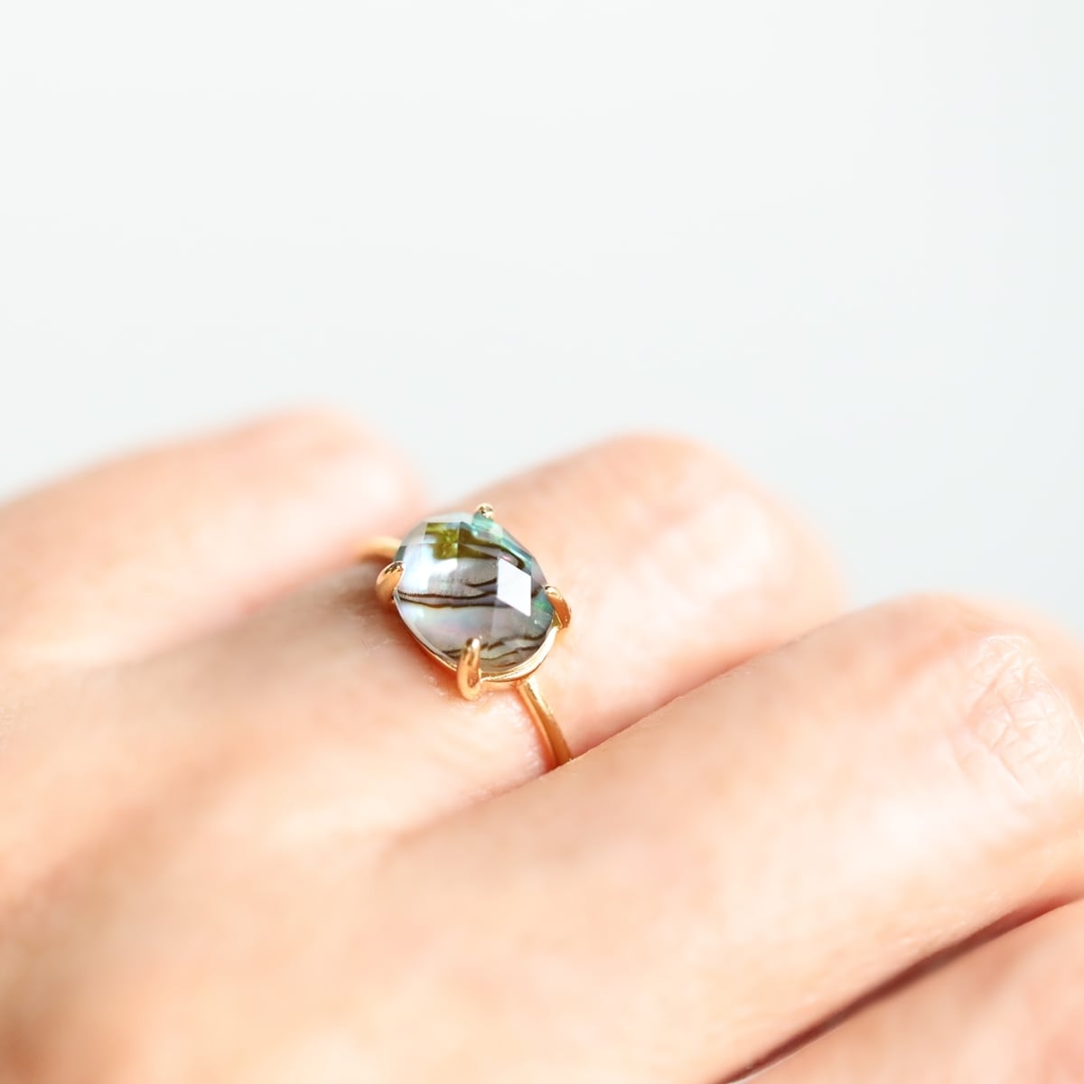 アバロンシェル×水晶の大粒オーバルリング フリーサイズ｜10mm