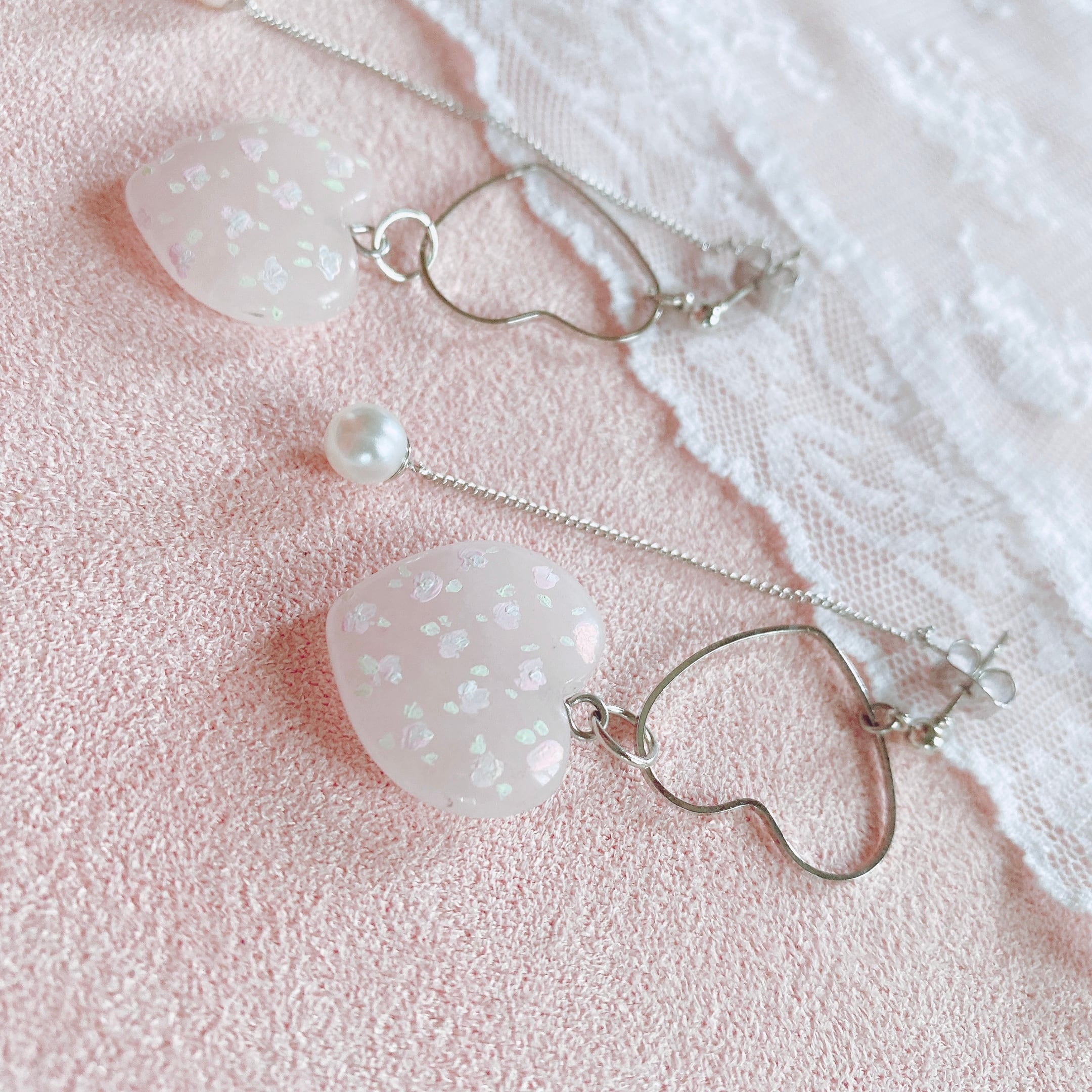 天然石×handpaint ゆらゆらパールと小花柄シルバー耳飾り