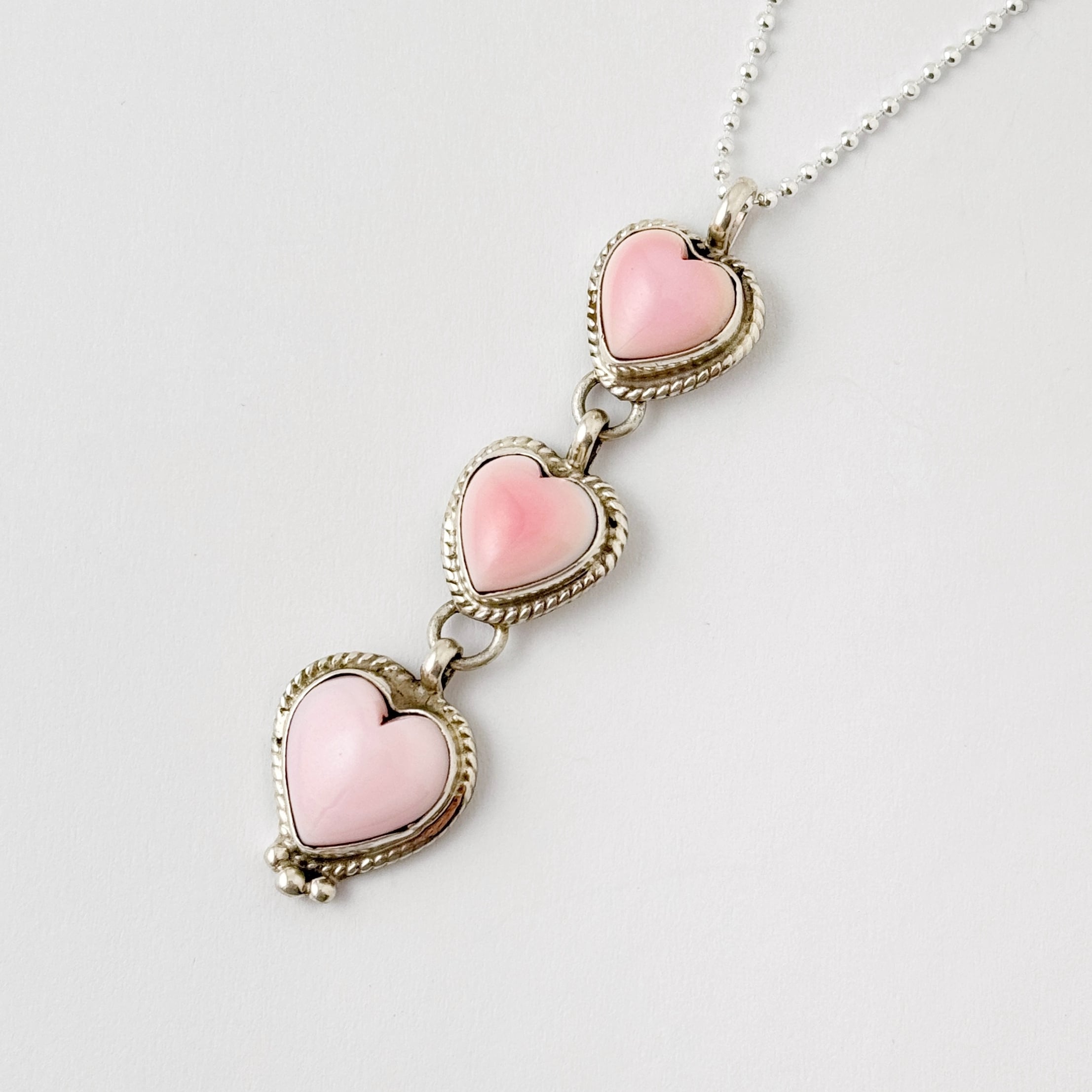 Indian Jewelry》 3連 ラージサイズ ハート コンクシェル ペンダント