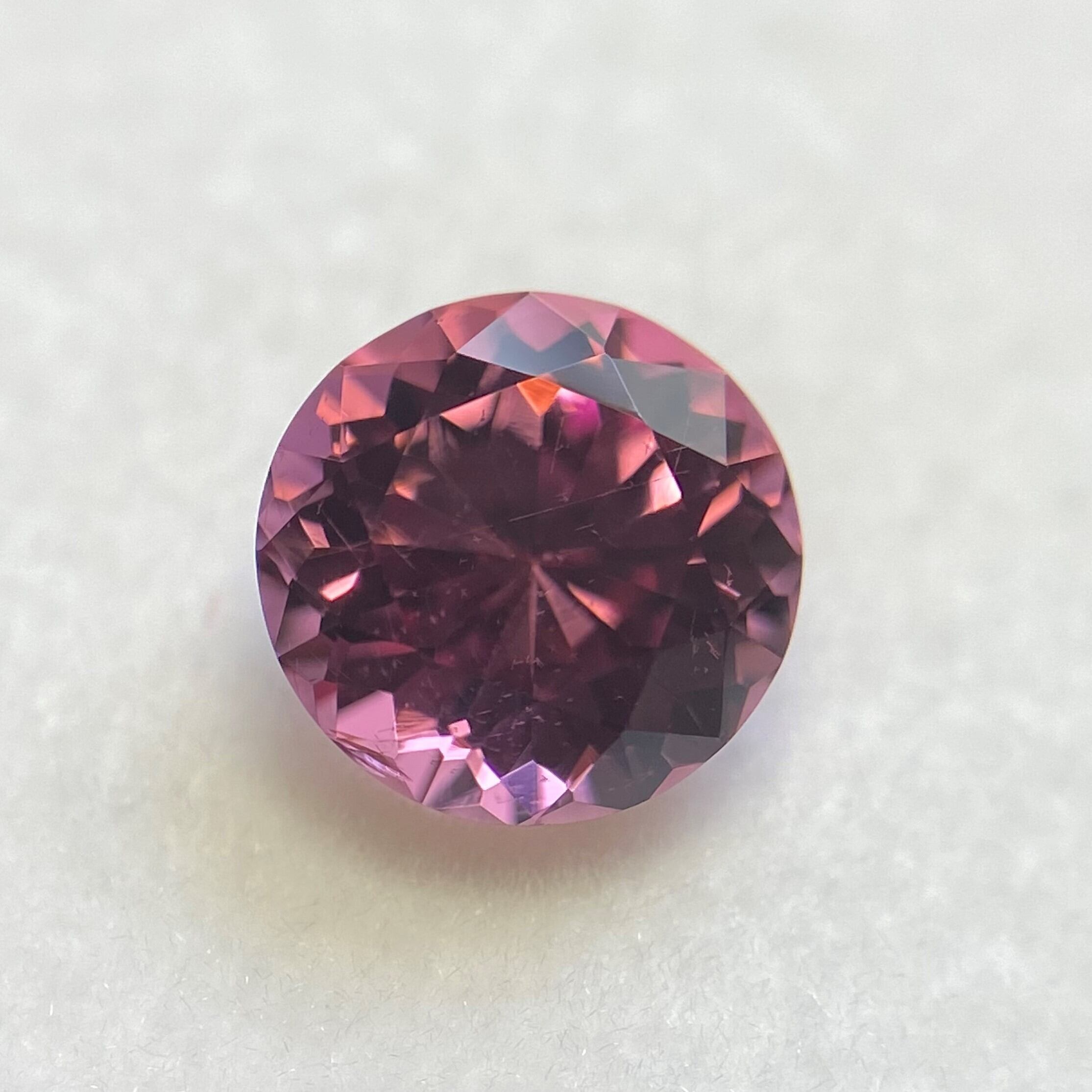 1.251ct べキリー産 カラーチェンジ ガーネット ルース-