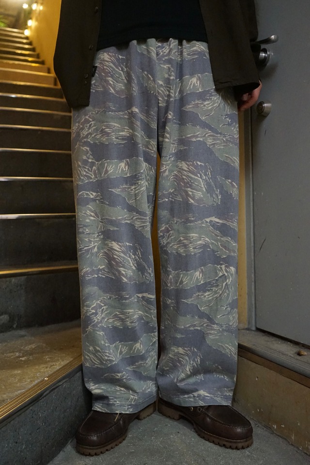 Camouflage Utility Wide Sweat Pants Charcoal Tiger Stripe