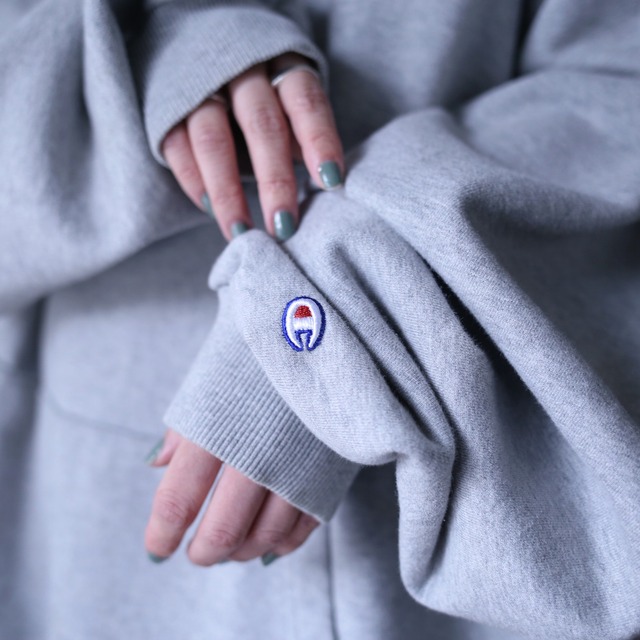 "Champion" light gray color super over silhouette sweat parka