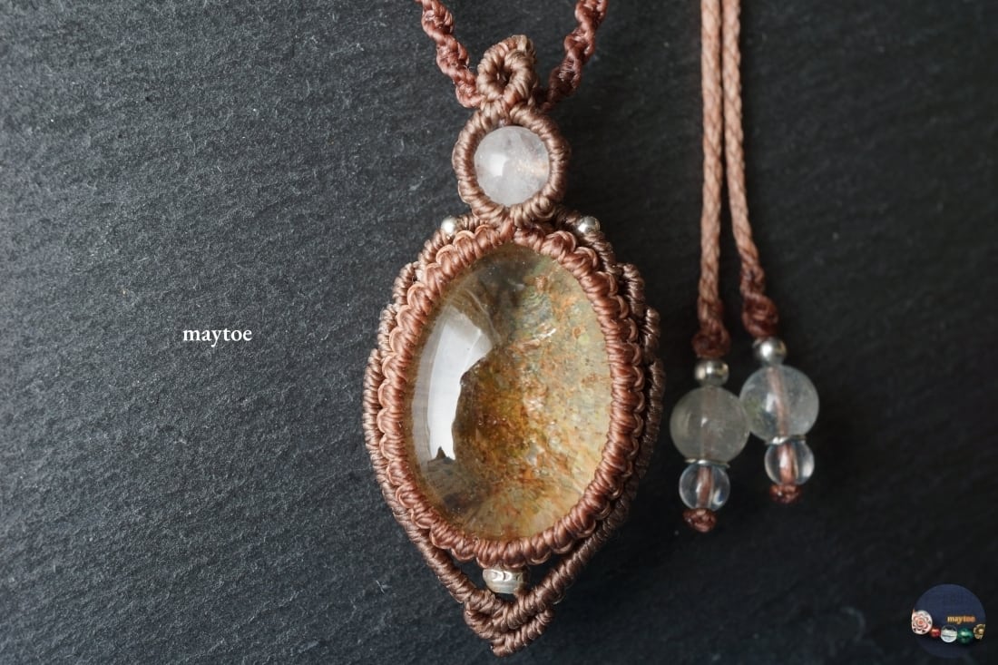 ガーデンクォーツ(庭園水晶)のマクラメネックレス - 朝霧 -