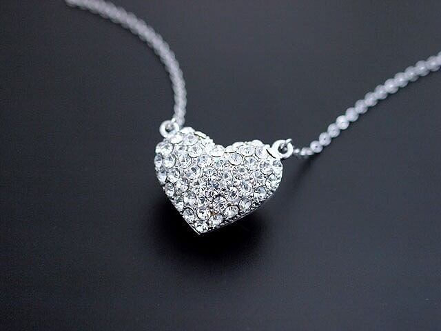 大人気ぷっくりパヴェハートネックレス♪極上の輝きプレシオサ社製クリスタル