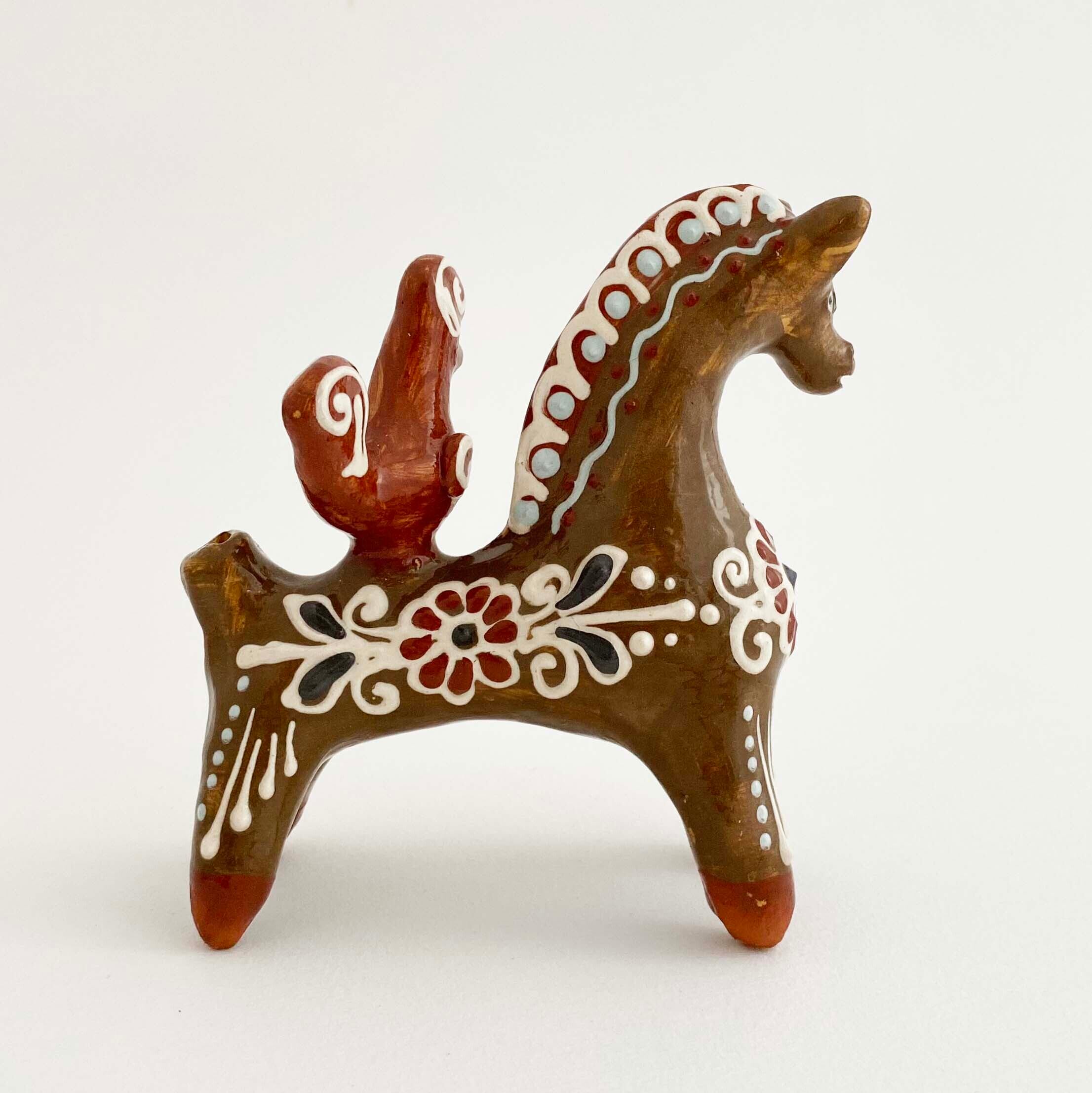 ウクライナ産  オピシュニャ土人形（馬と鶏 / こげ茶の馬）