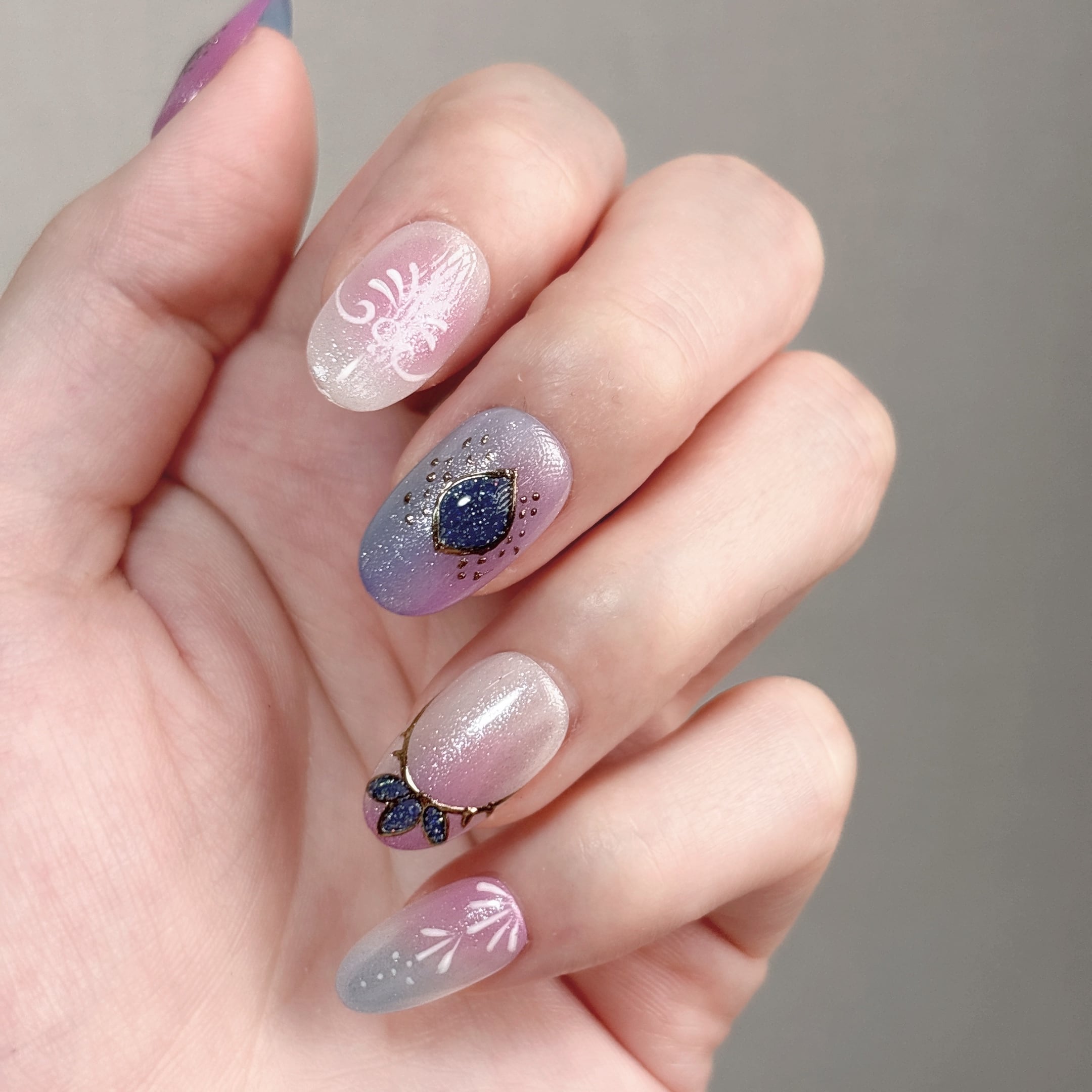 601】ミディアム オーバル／XY170 繰り返し使えるネイルチップ | 指先