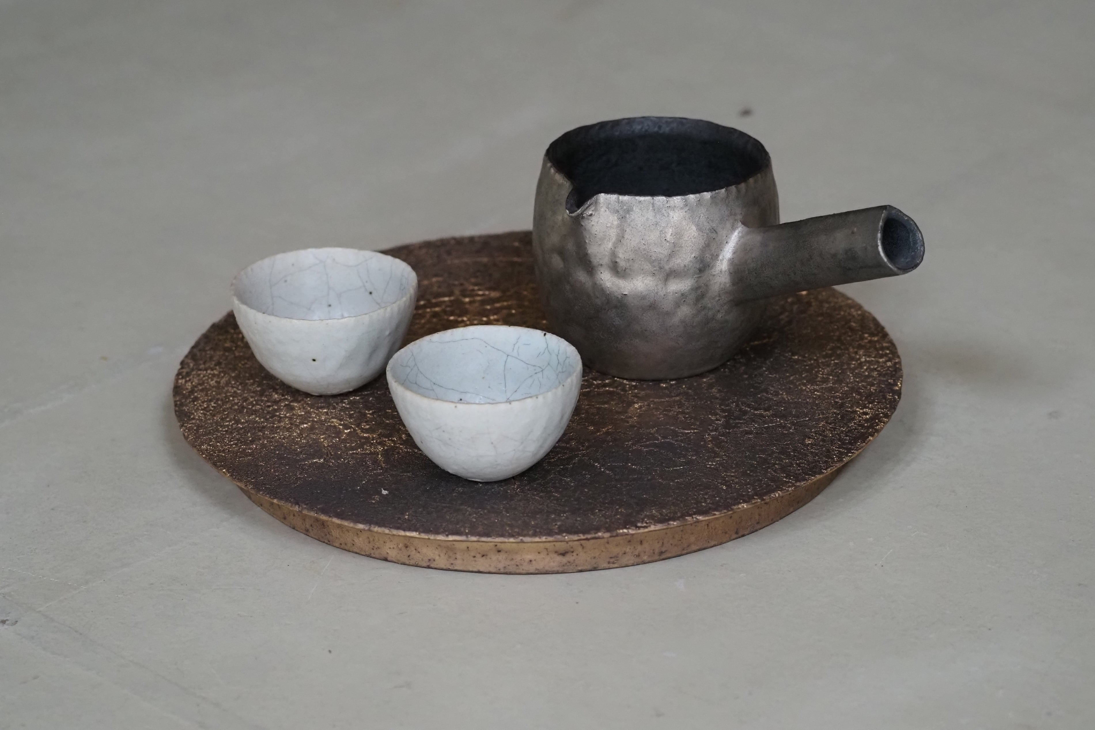 村上 躍 47. 金彩焼締丸盤皿 | 陶屋なづな