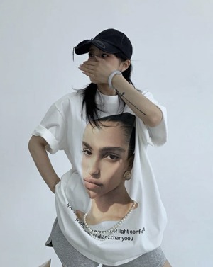 OISIS005 ビーズポートレートレトロTシャツ