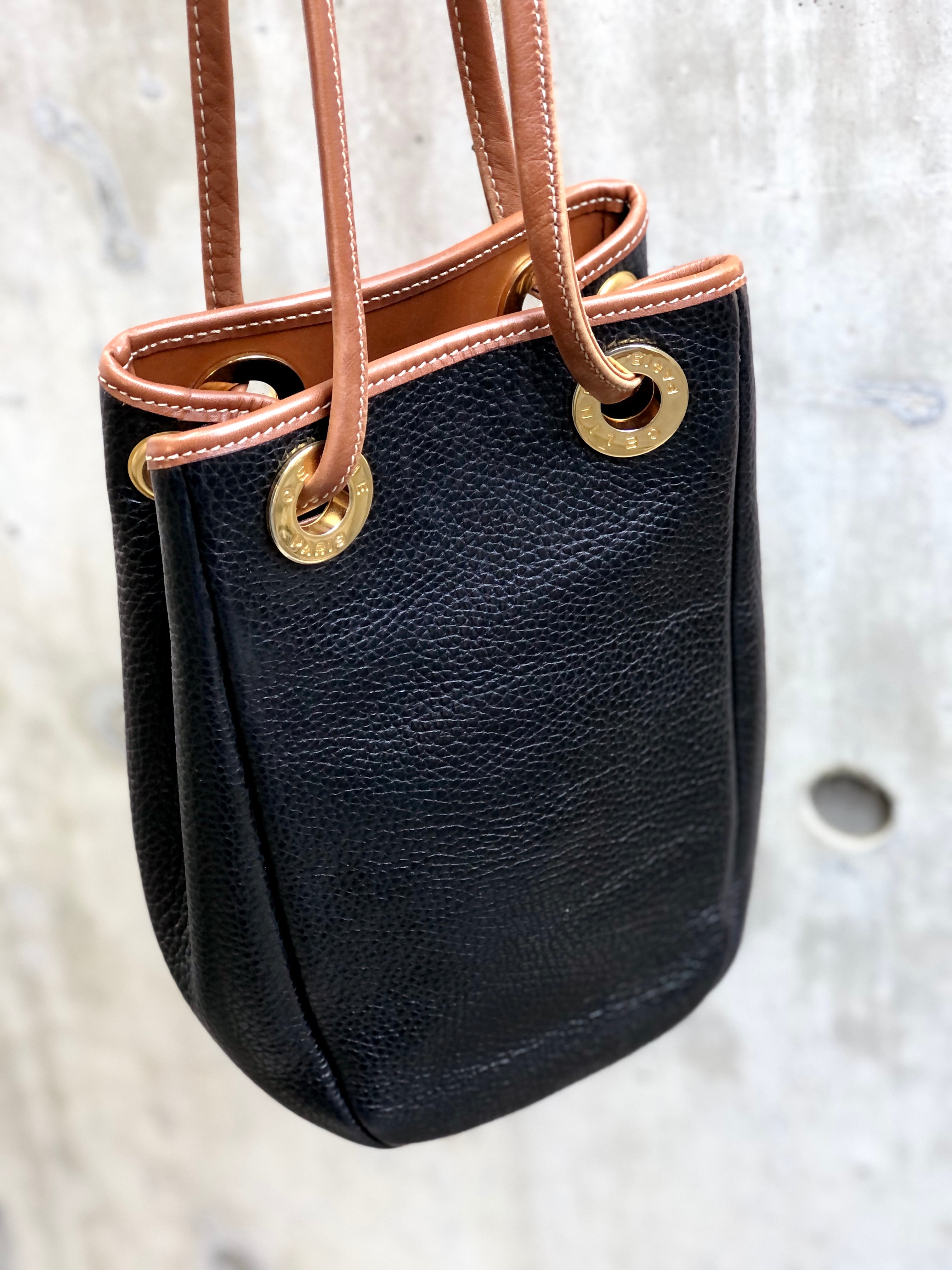 CELINE セリーヌ サークルロゴ エンボスレザー ミニバッグ