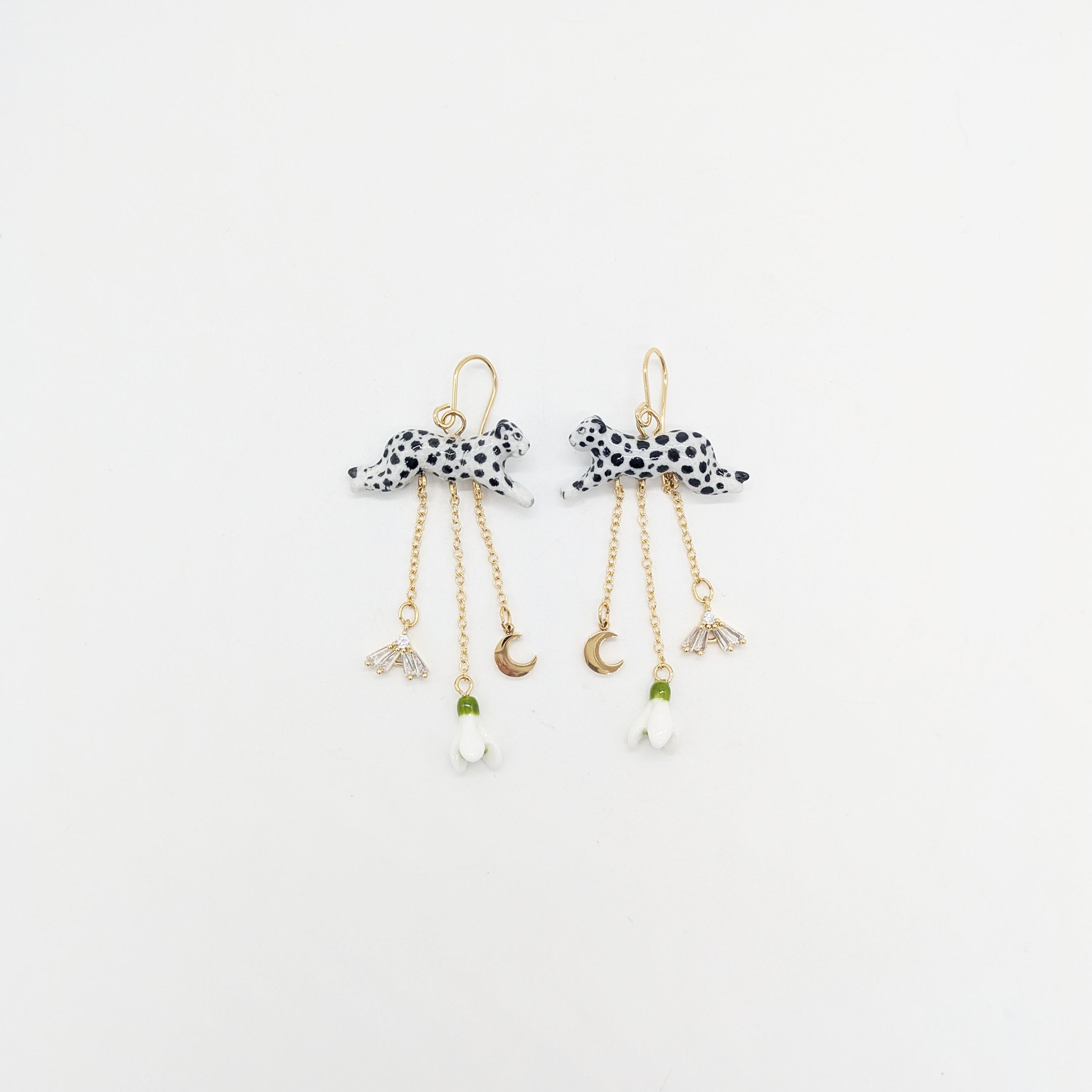 【nach】 Snow leopard & moon earrings