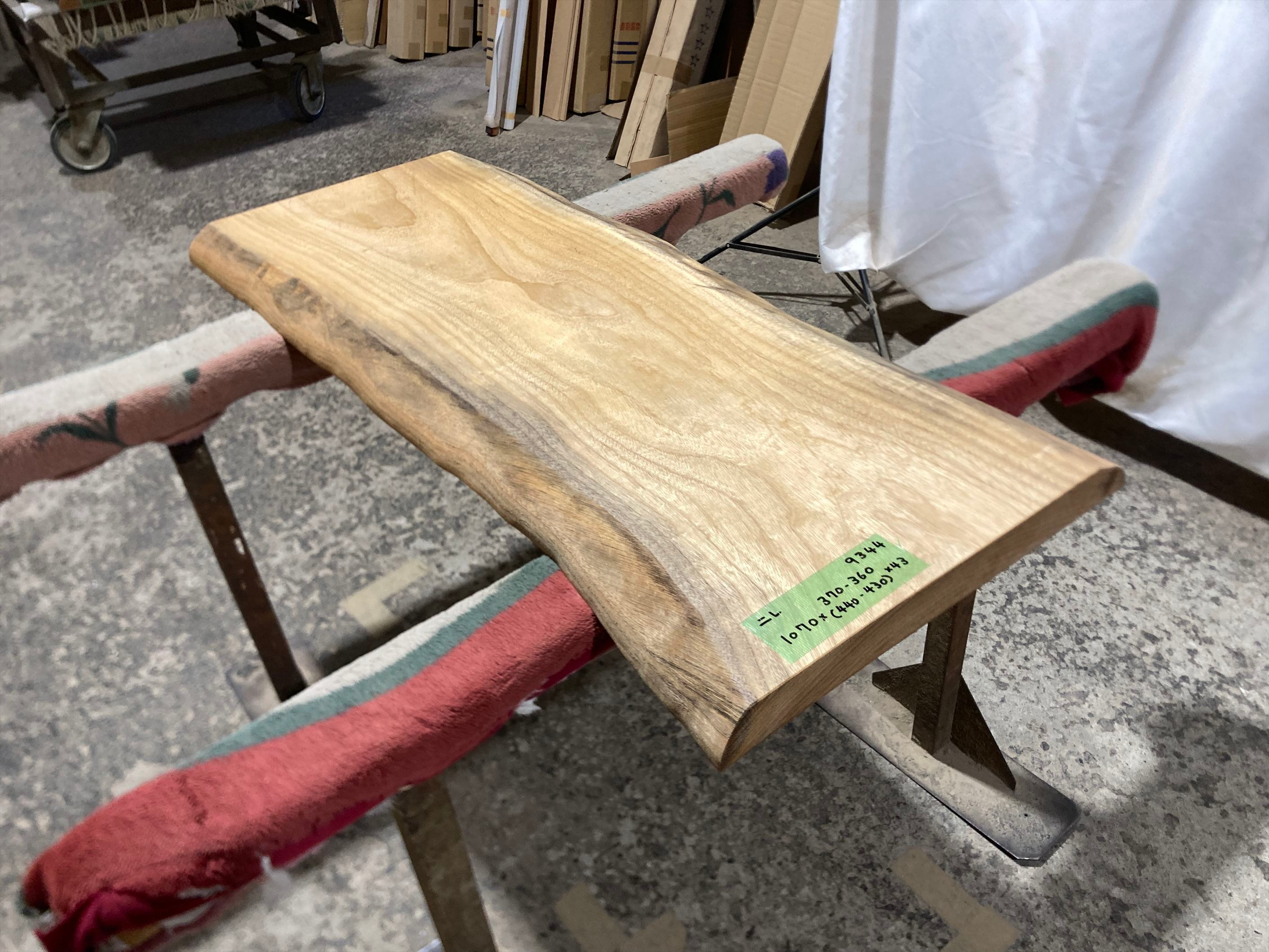 ローテーブル | 銘木無垢材一枚板の来宝綜合銘木工業株式会社